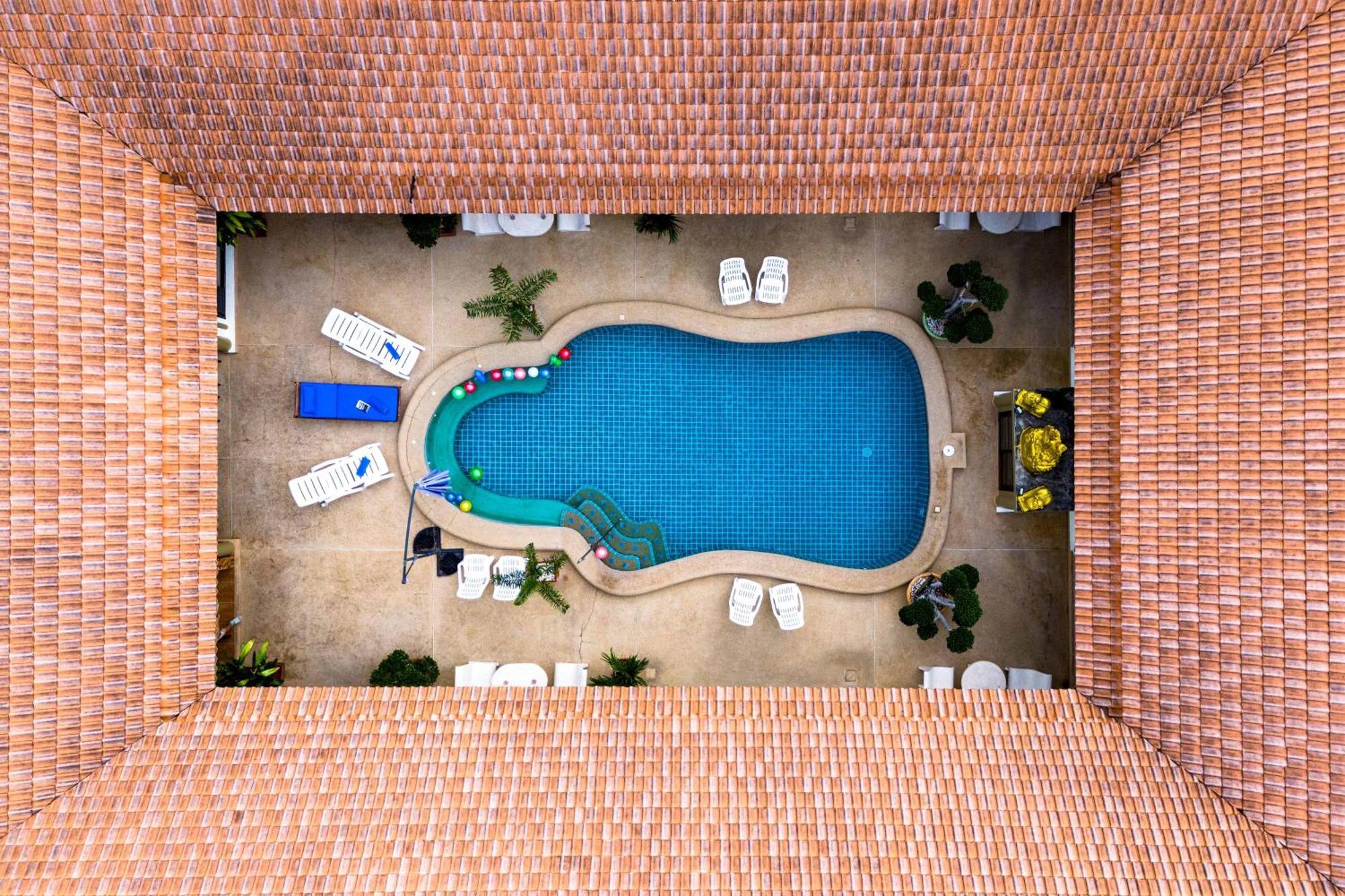 Siam Court And Bang Sare