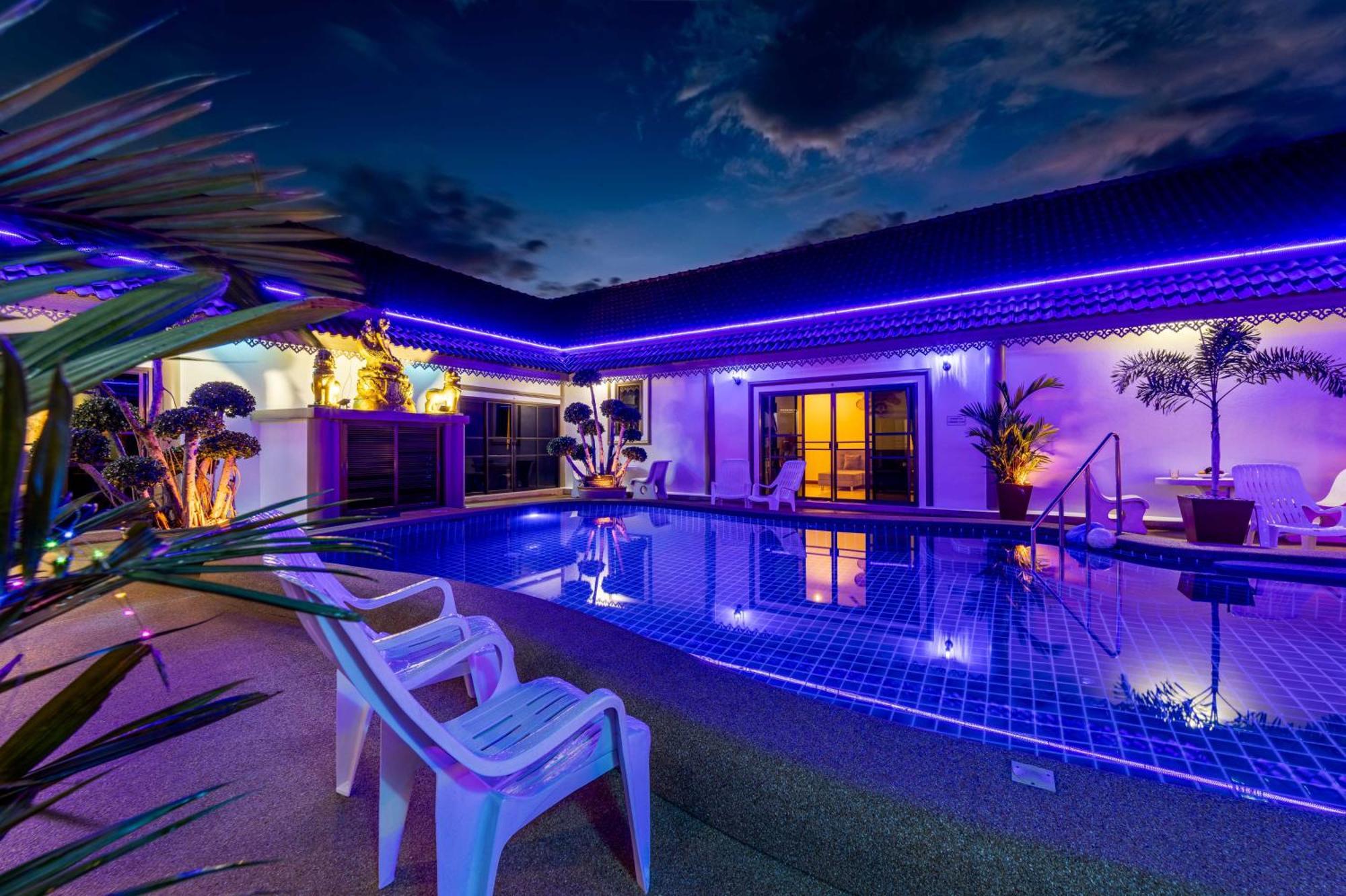 Villa Siam Court And *