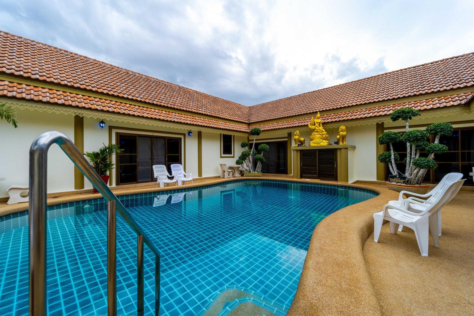 Siam Court And Villa Bang Sare