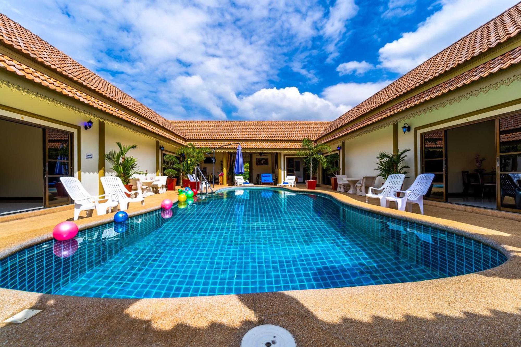 Siam Court And Bang Sare