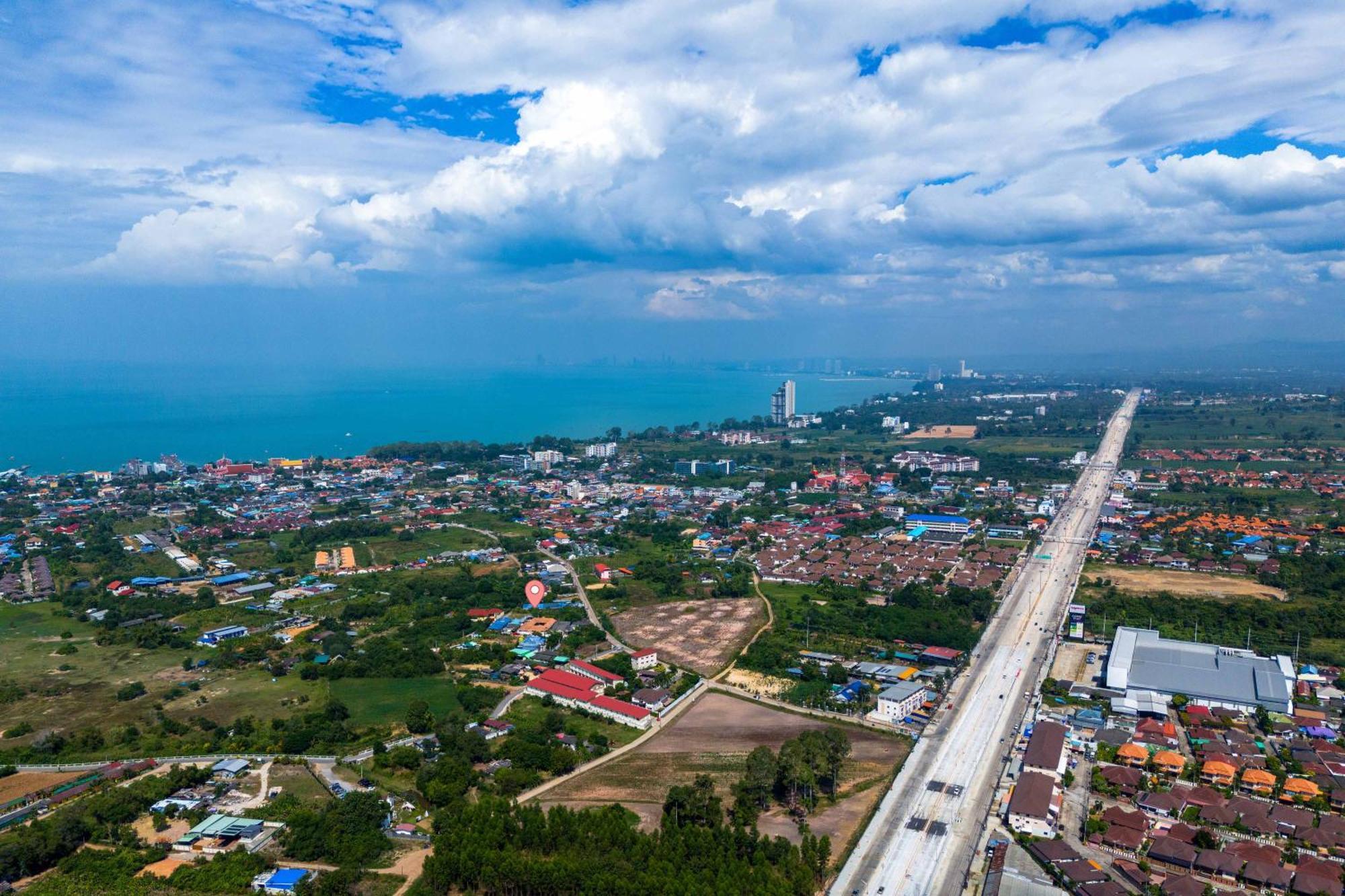 Siam Court And Bang Sare