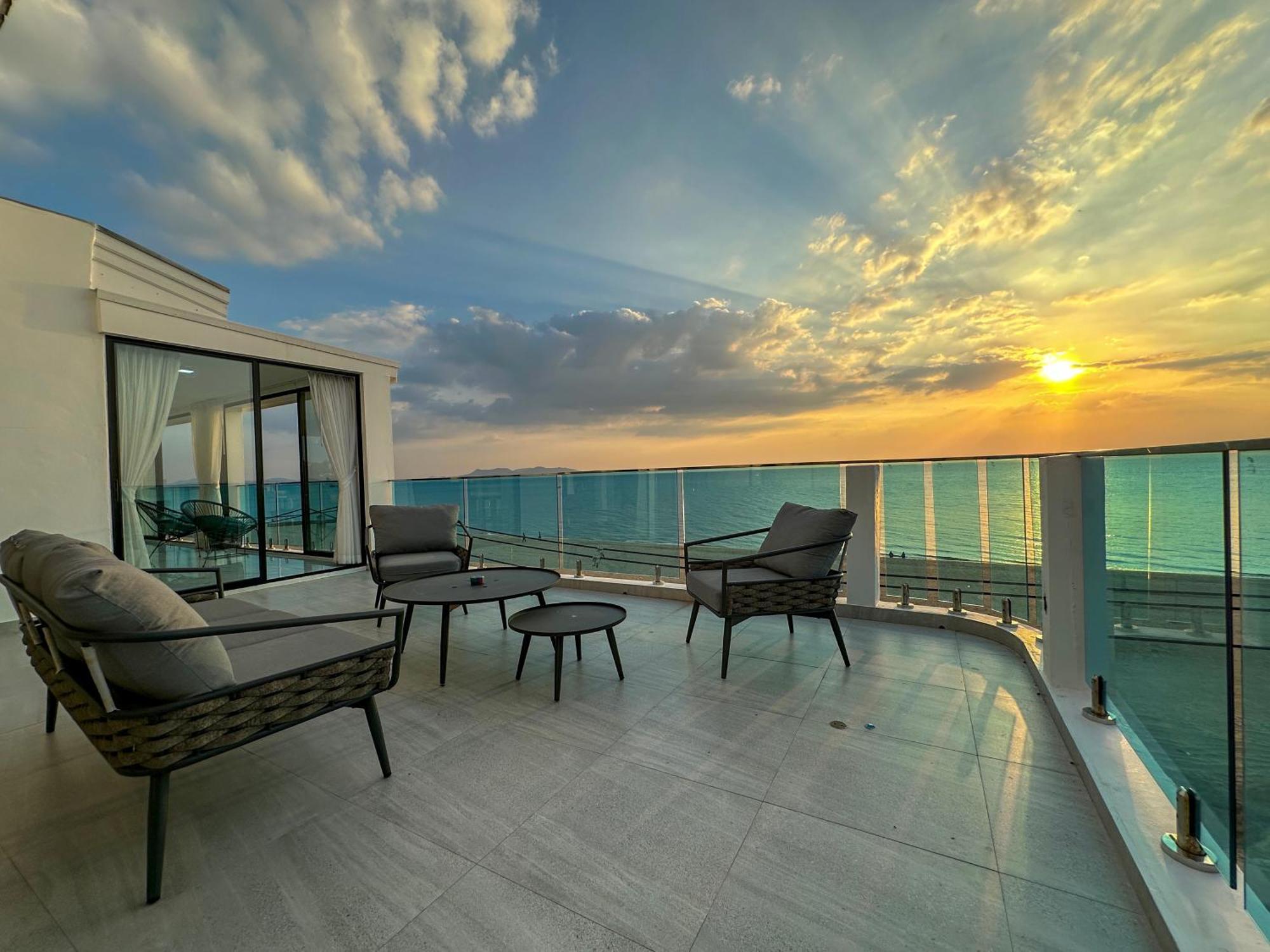 Apartment Stunning Beachfront View Luxurious 40 Jomtien Beach