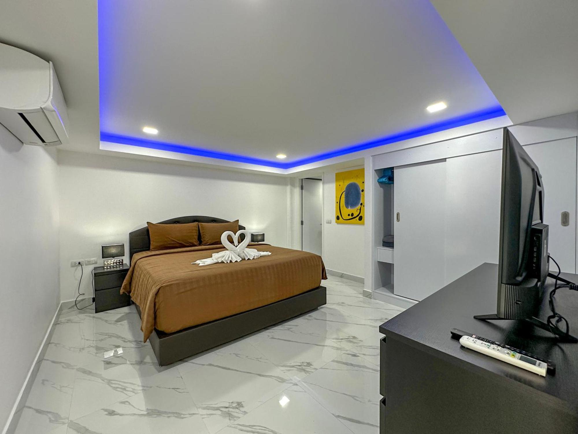 Stunning Beachfront View Luxurious 40 Apartment Jomtien Beach