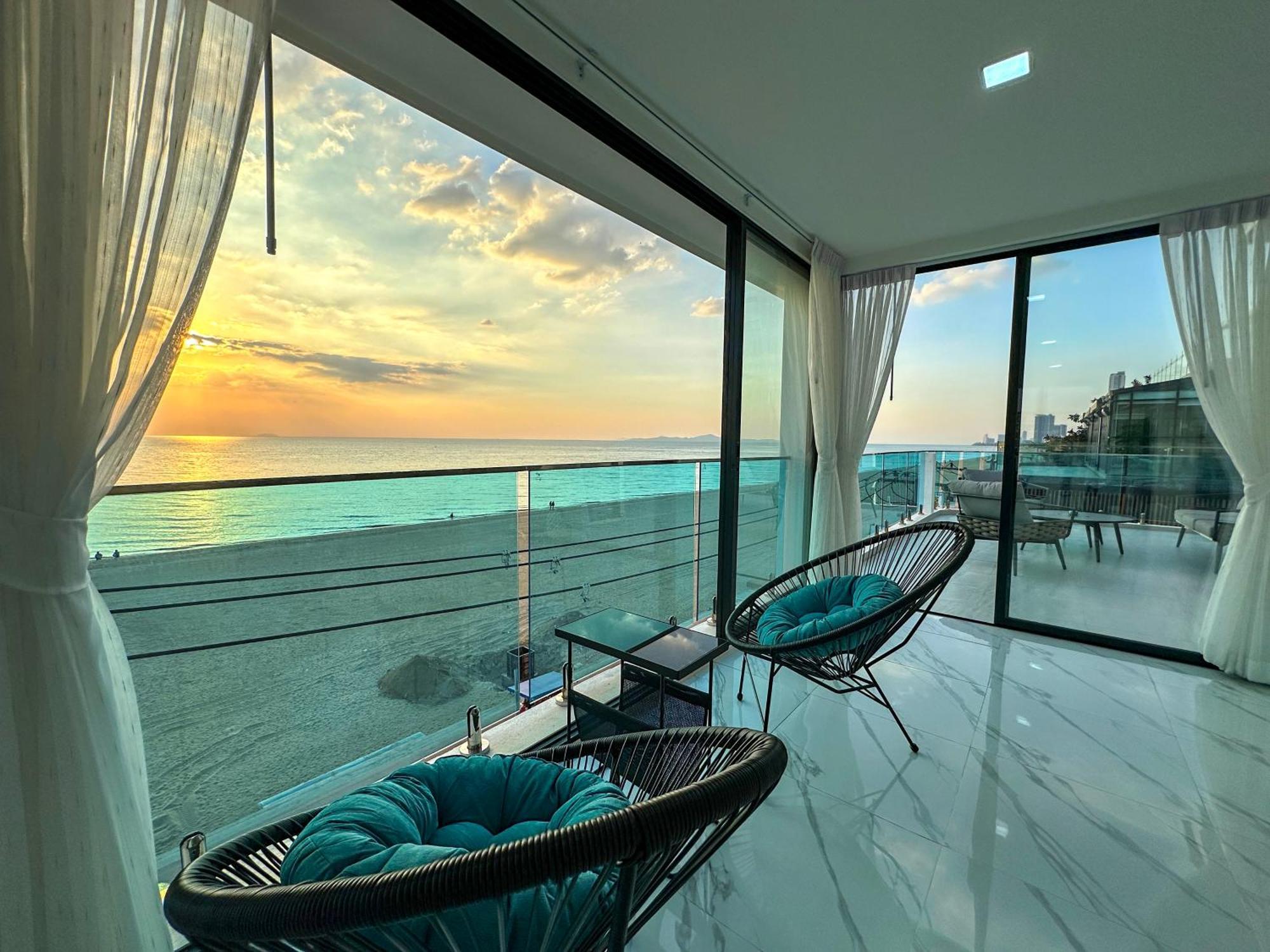 Stunning Beachfront View Luxurious 40 Apartment *