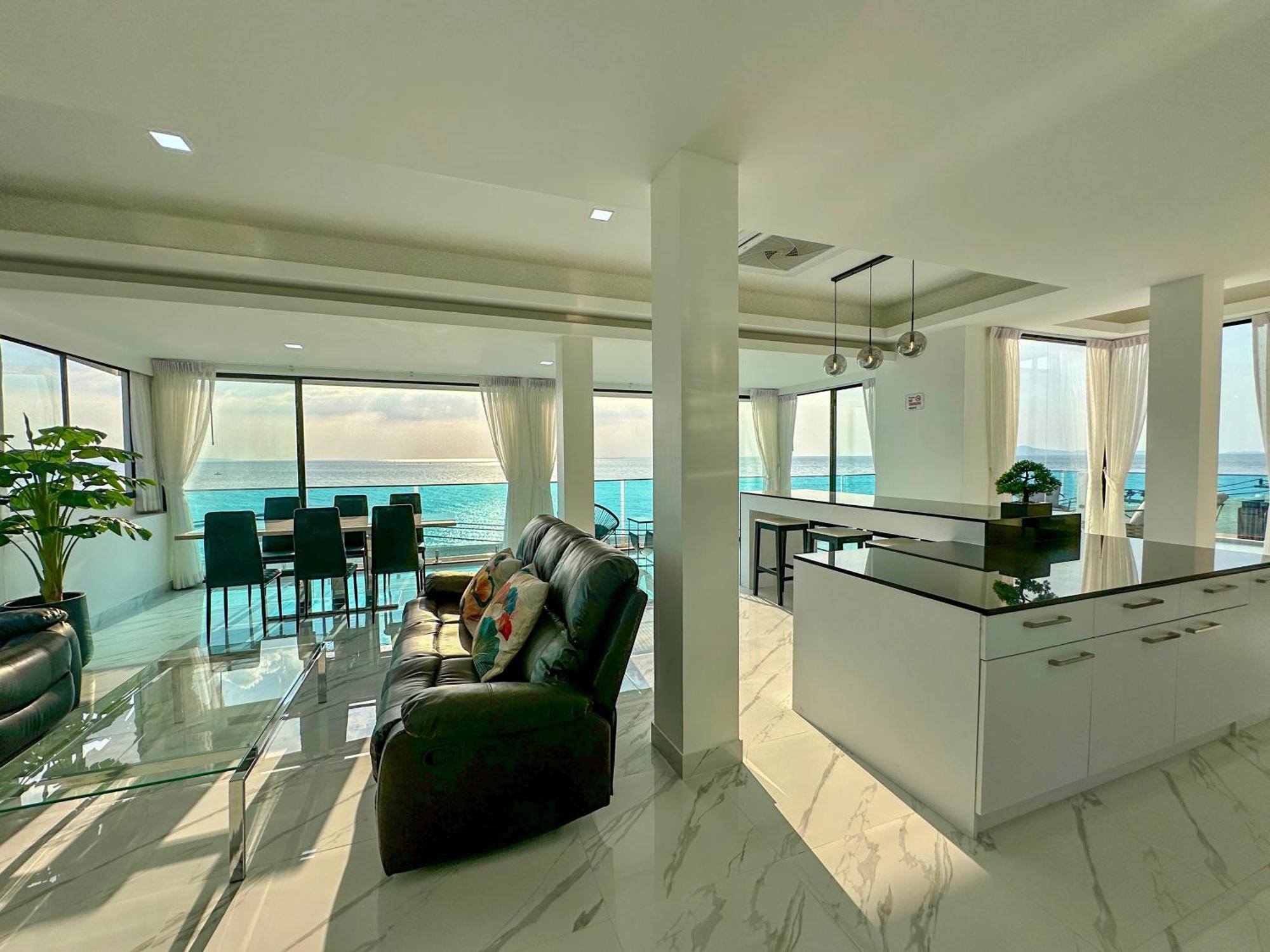 Stunning Beachfront View Luxurious 40
