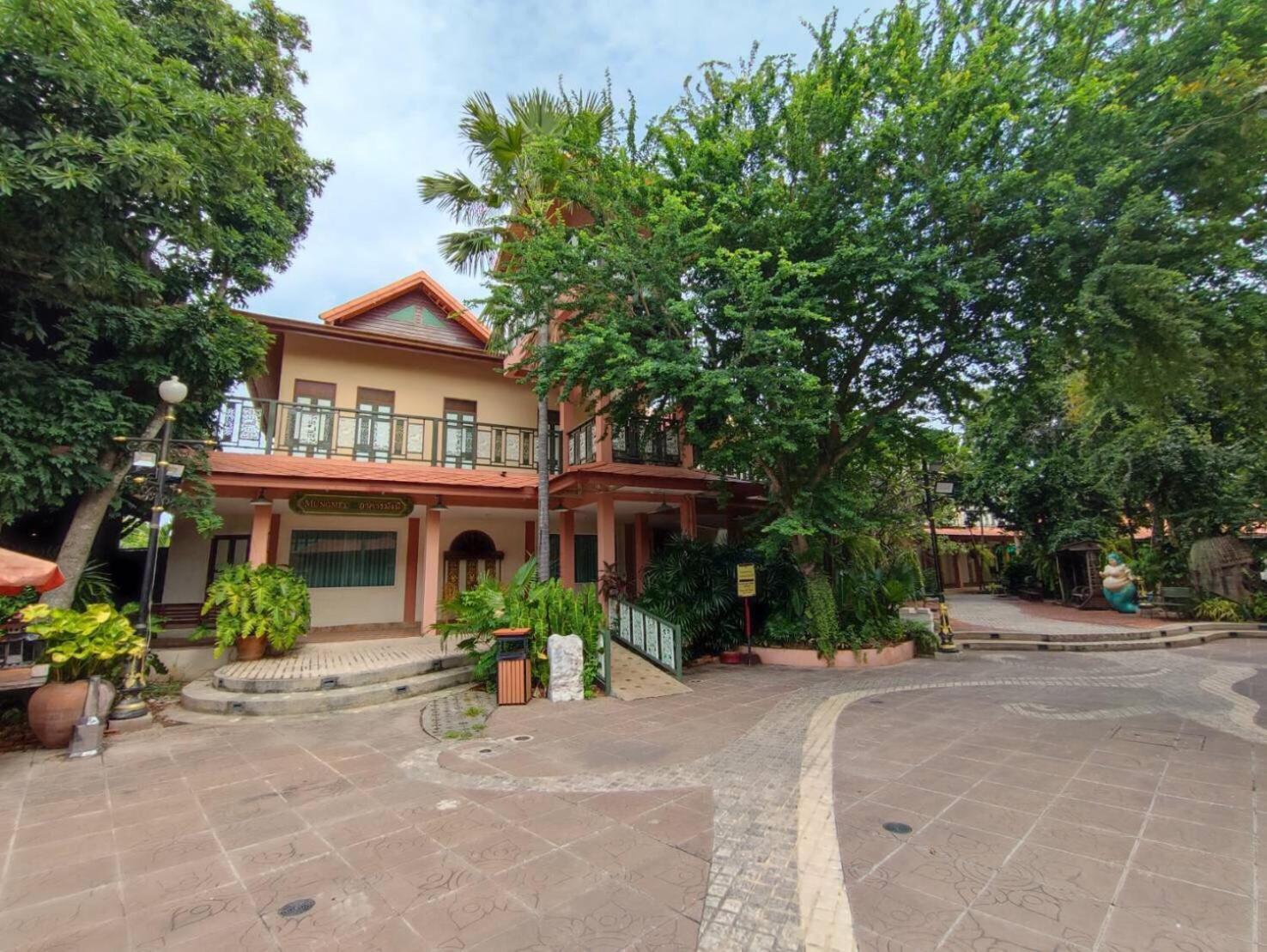 Resort Chuchaiburi Sri Amphawa