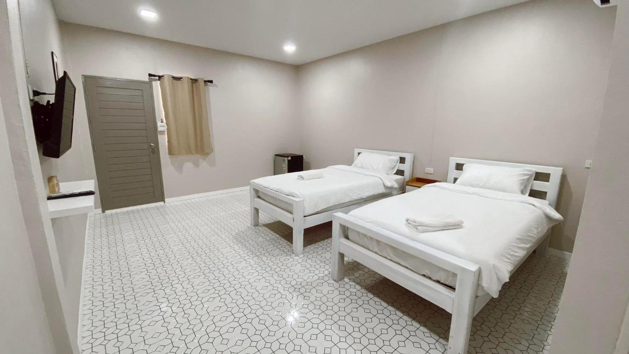 Juni House Bed & Breakfast Chumphon