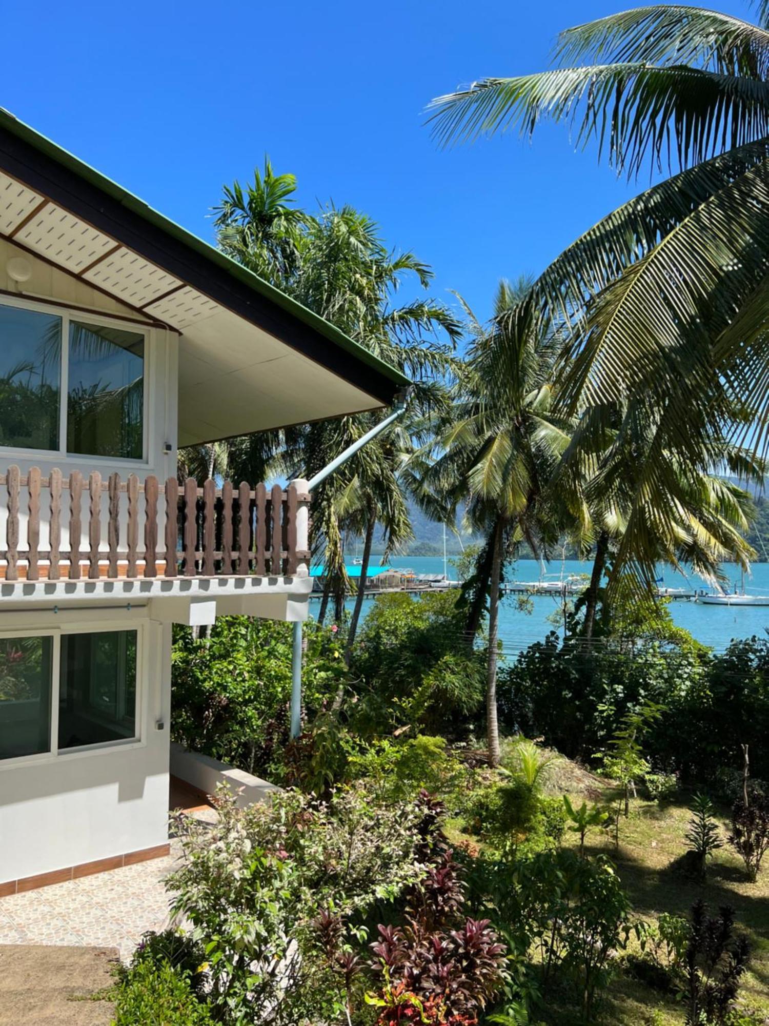 Island View 3*