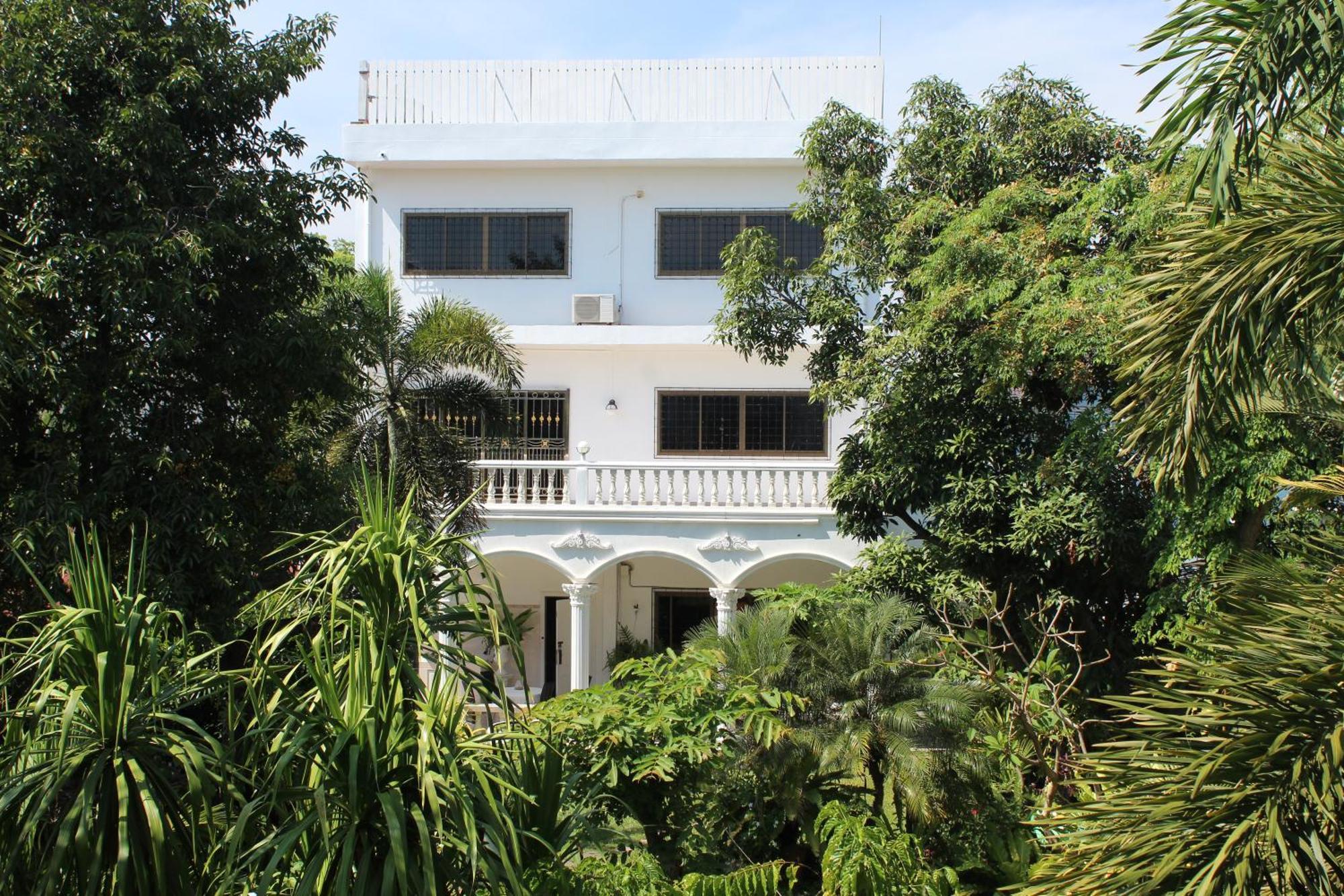 White Elephant Resort 3*
