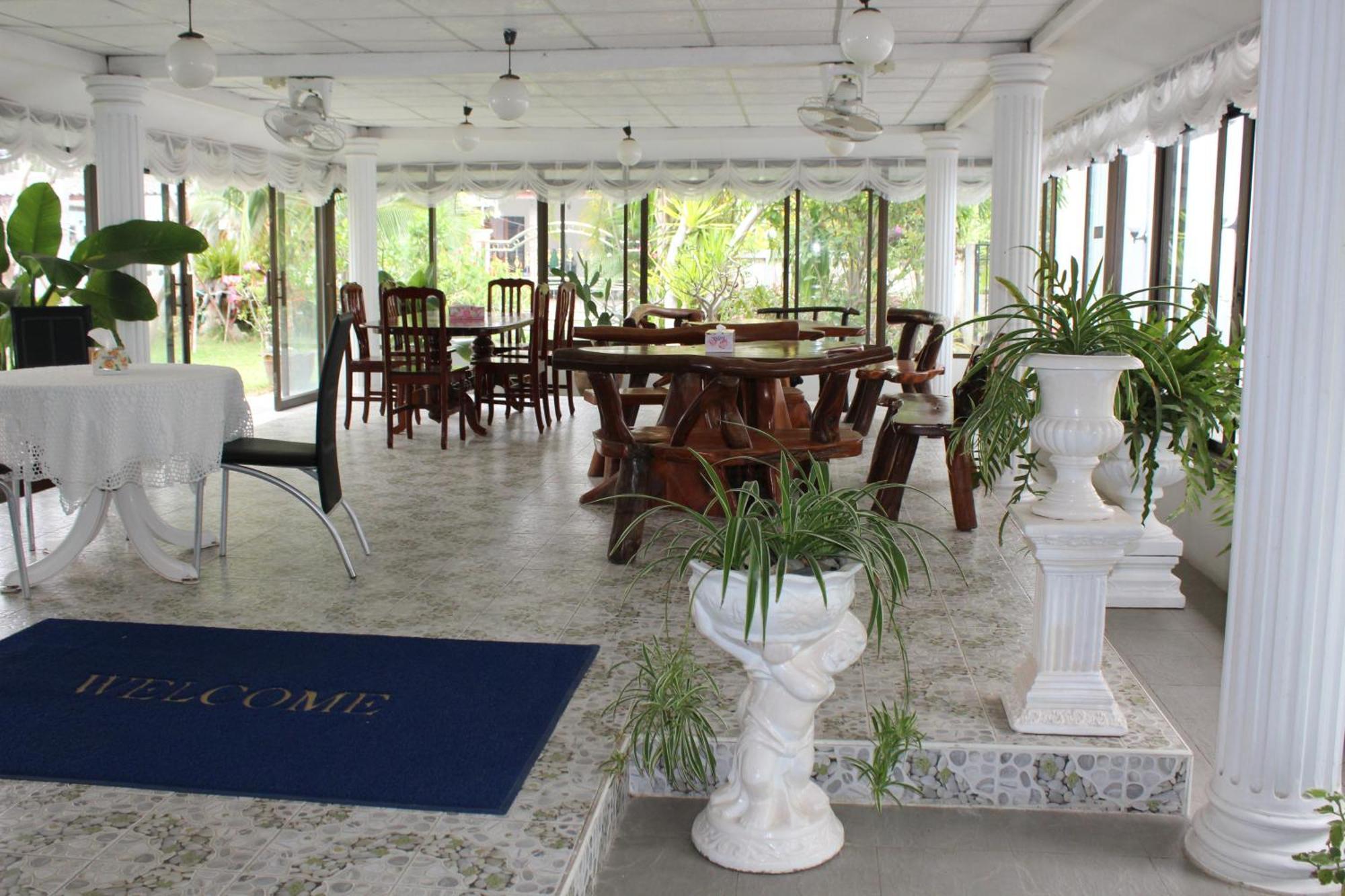 White Elephant Resort 3*