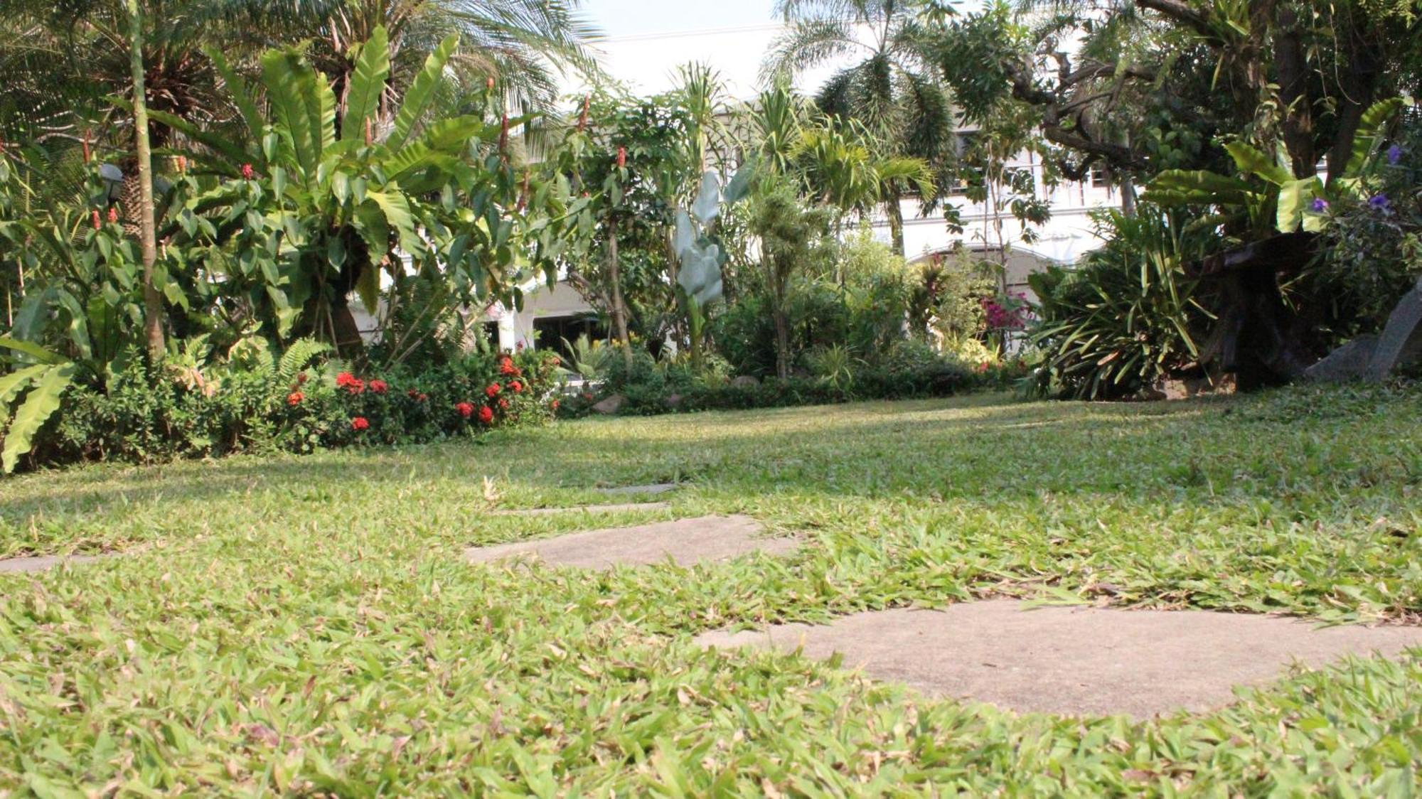 Resort White Elephant Surin