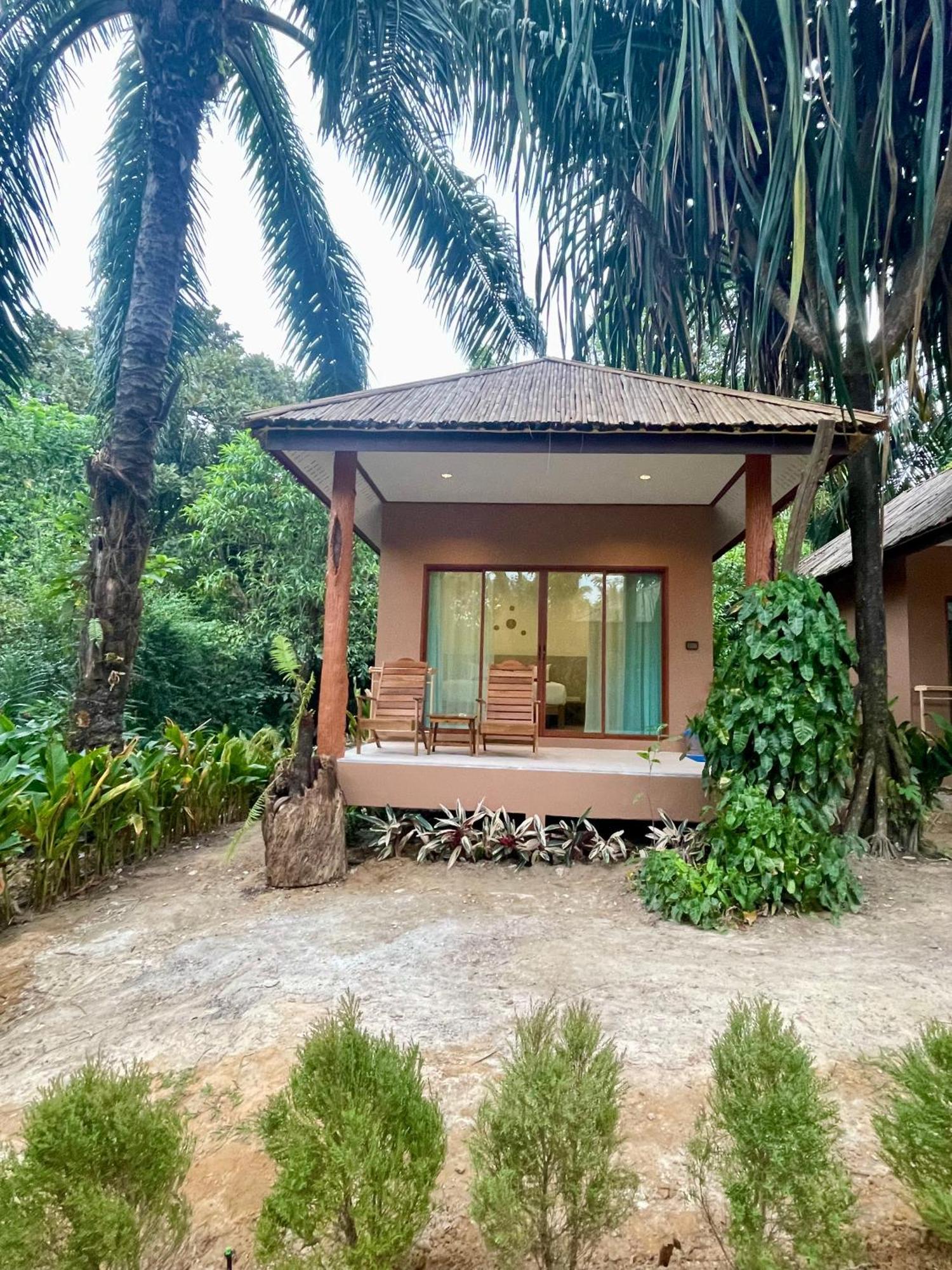 Sunny Cove Koh Phayam Ranong