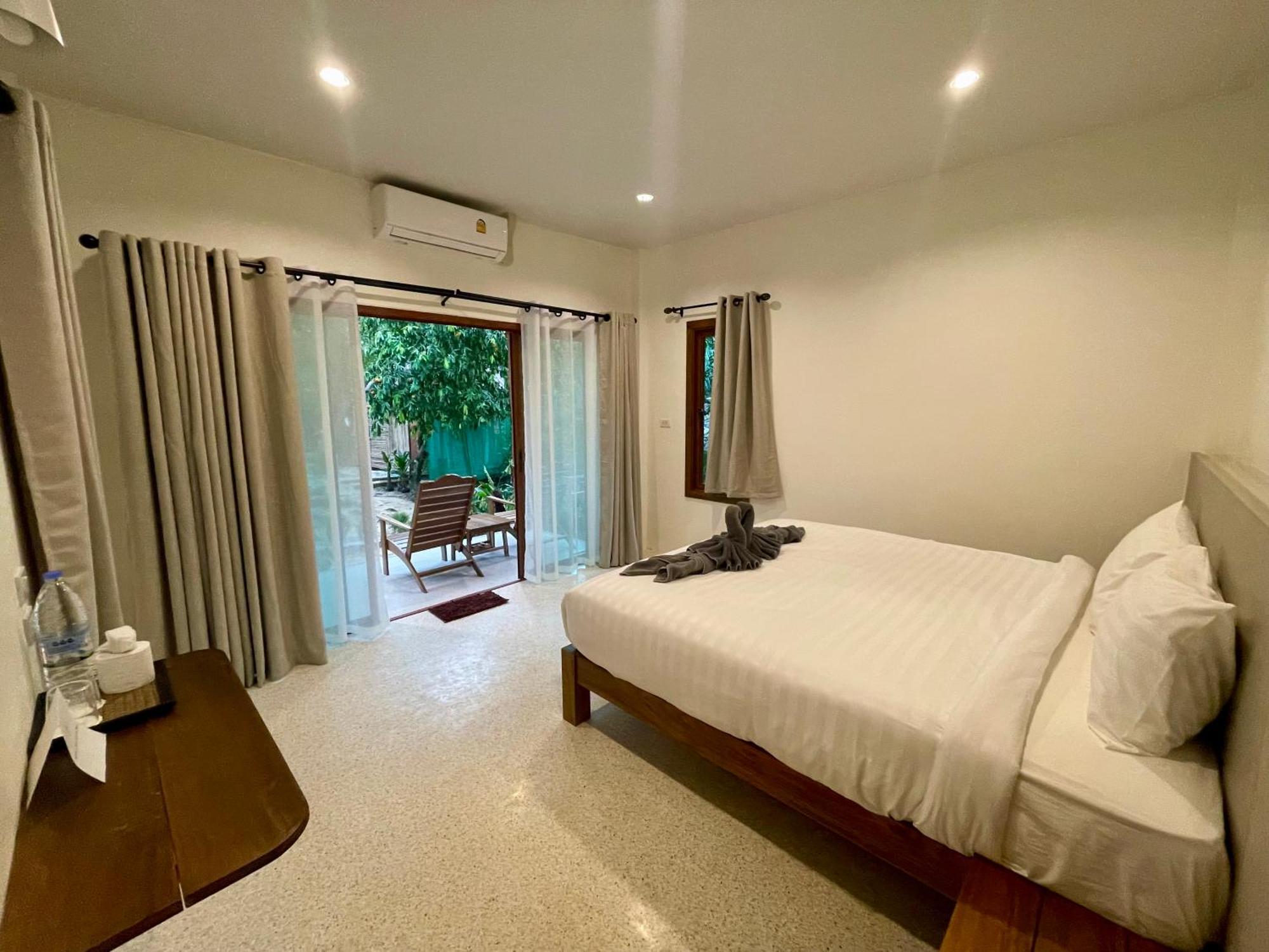 Sunny Cove Koh Phayam Ranong