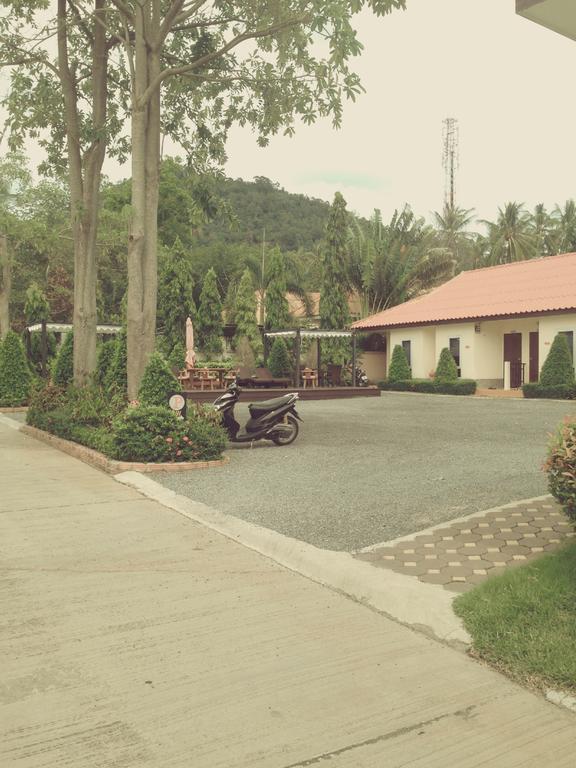 At 2* Lamai Beach (Koh Samui)