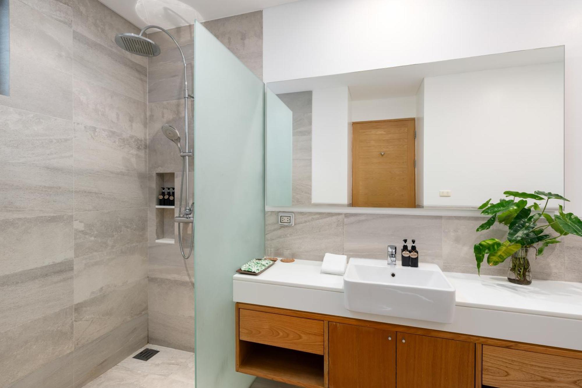 Twin South - 5 Bedroom Luxury Front * Khok Kloi