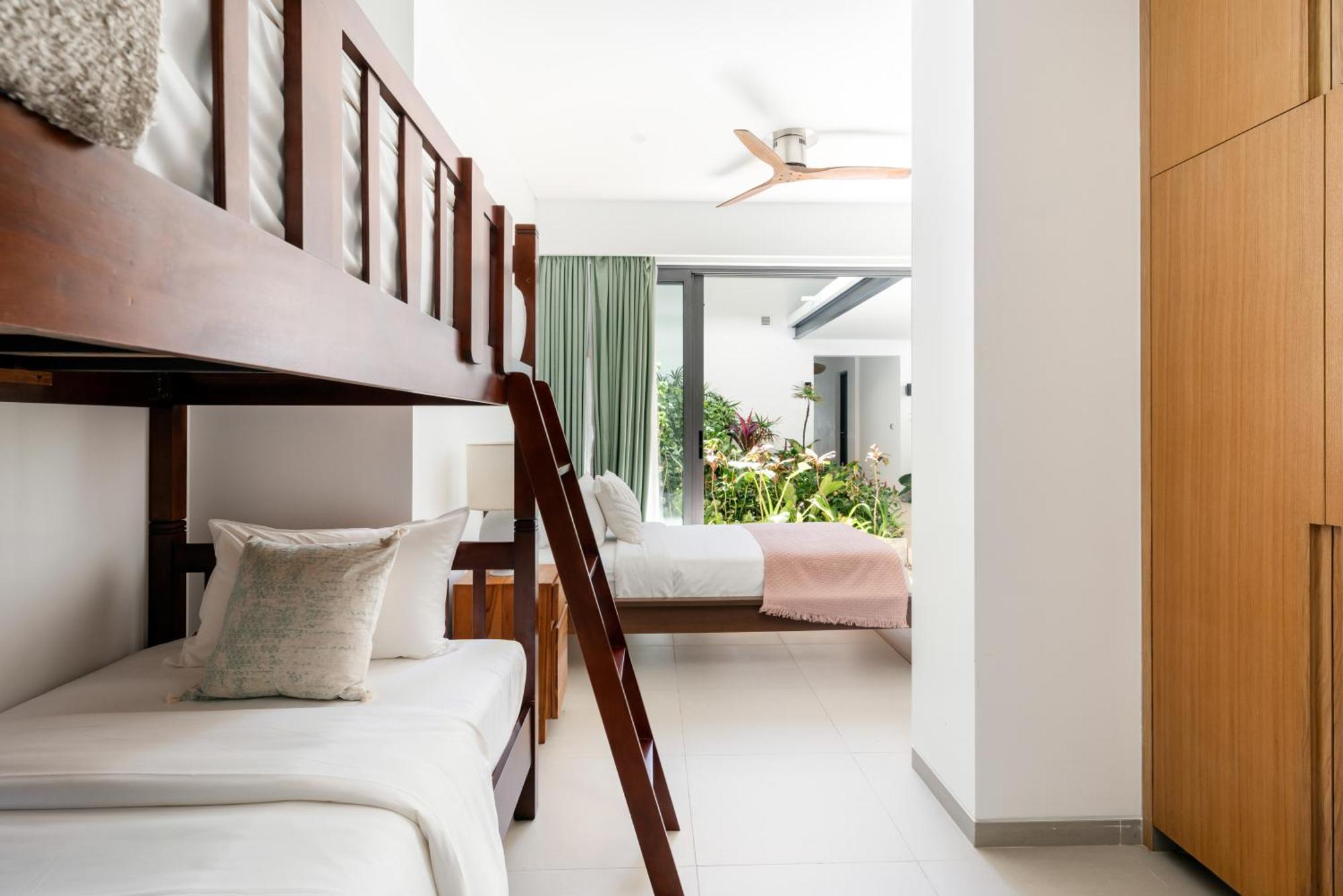 Twin South - 5 Bedroom Luxury Front
