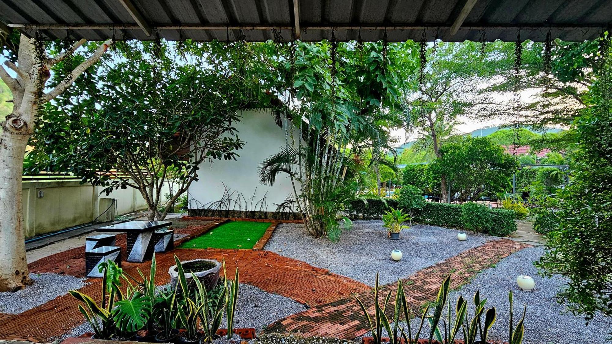 Resort The Hillside Pran Buri