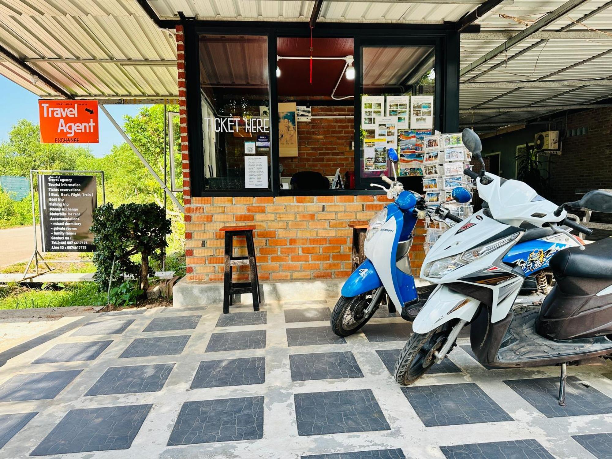 & * Koh Jum