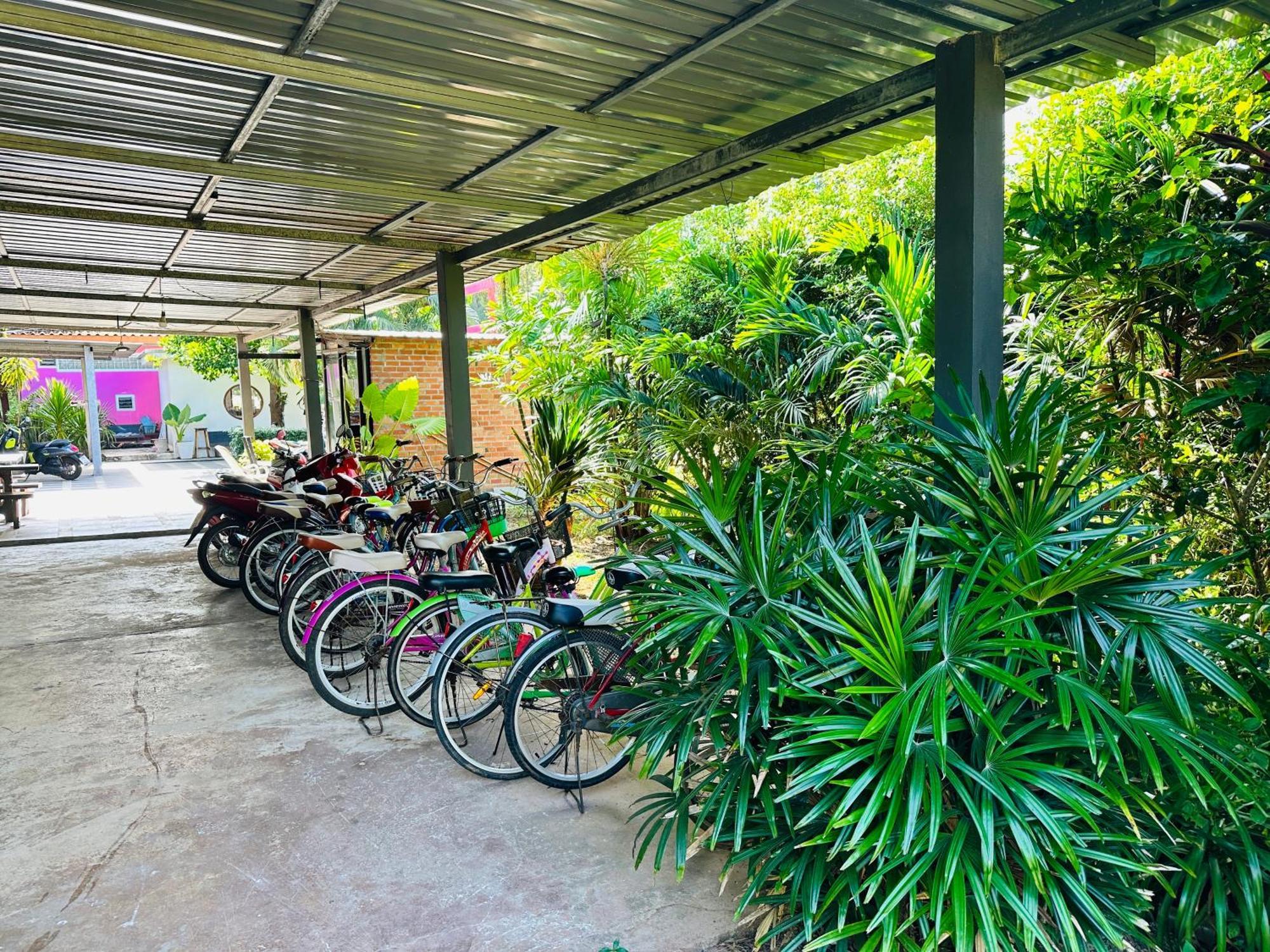 Hostel & *