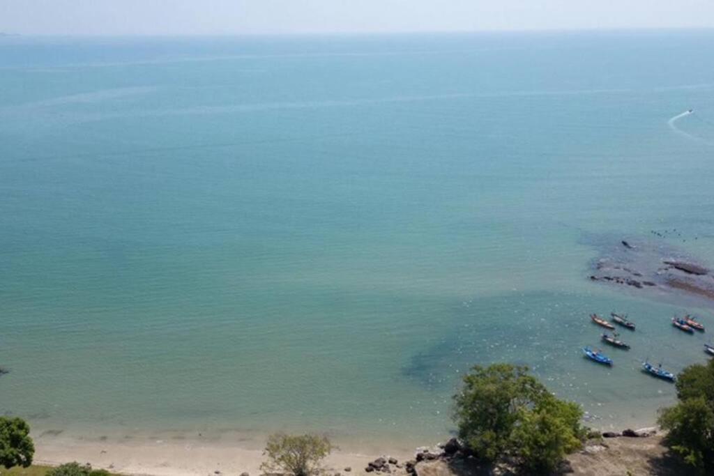 Triplet Rayong Seaview Private Beach Apartment *