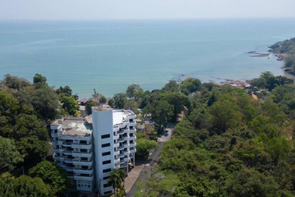 Triplet Rayong Seaview Private Beach Apartment