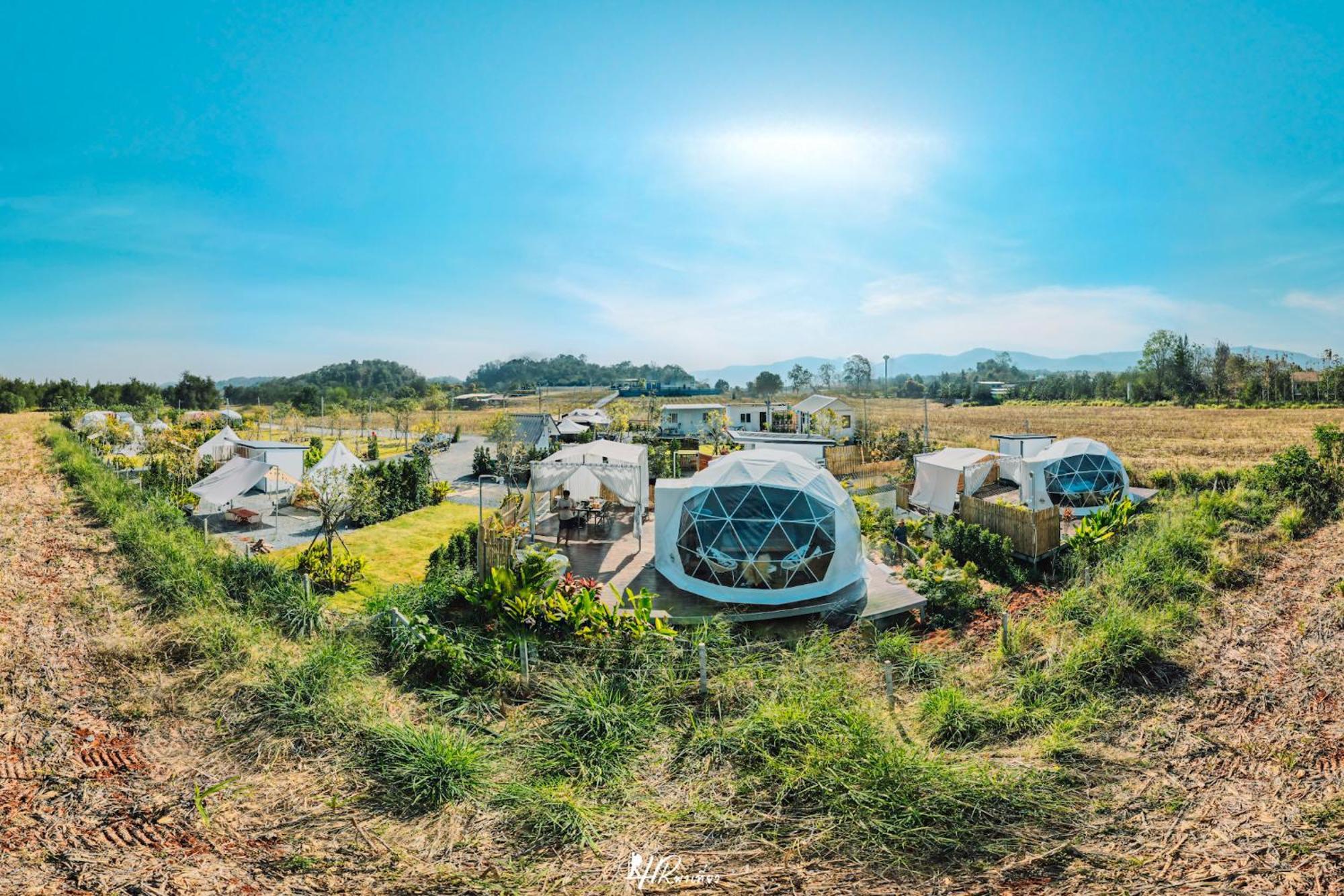 Chavallee Luxury tent Ban Tha Chang