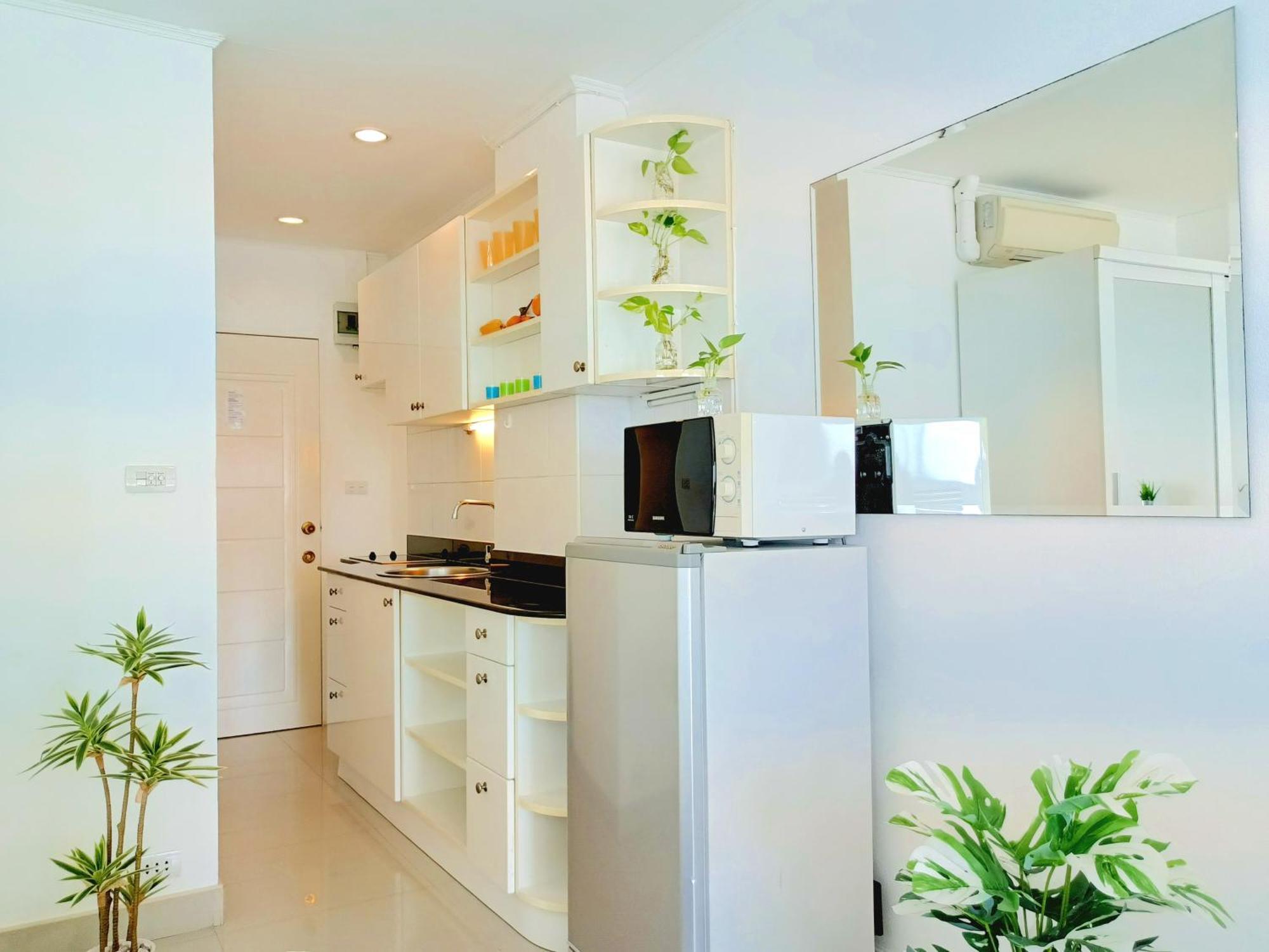Sea View Beachfront Pattaya Apartment