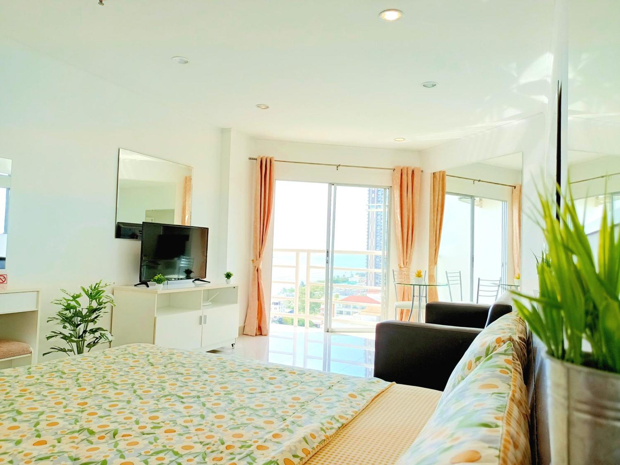 Sea View Beachfront Pattaya Apartment