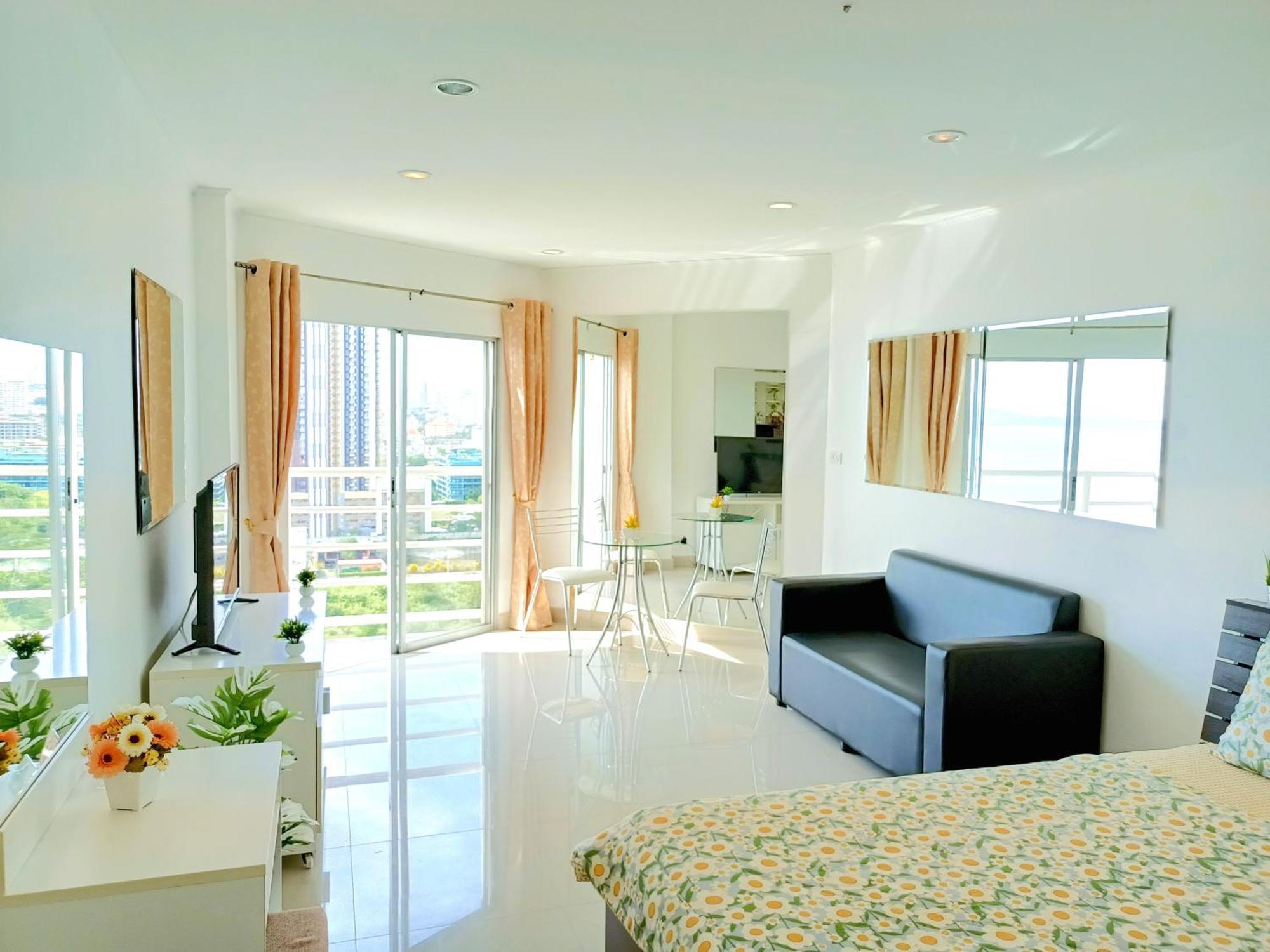 Apartment Sea View Beachfront Pattaya *