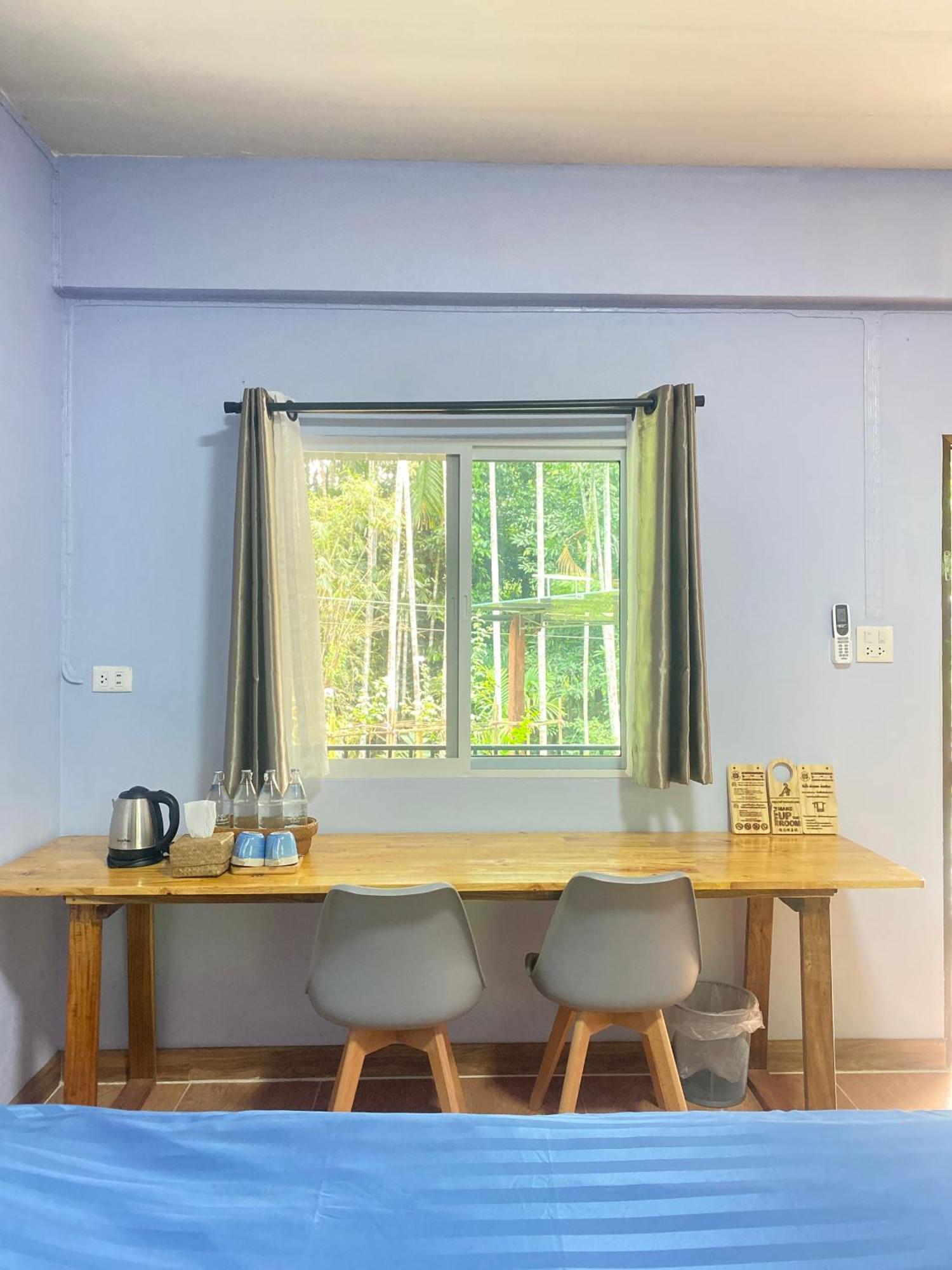 Makorn Nonkleng * Koh Samui