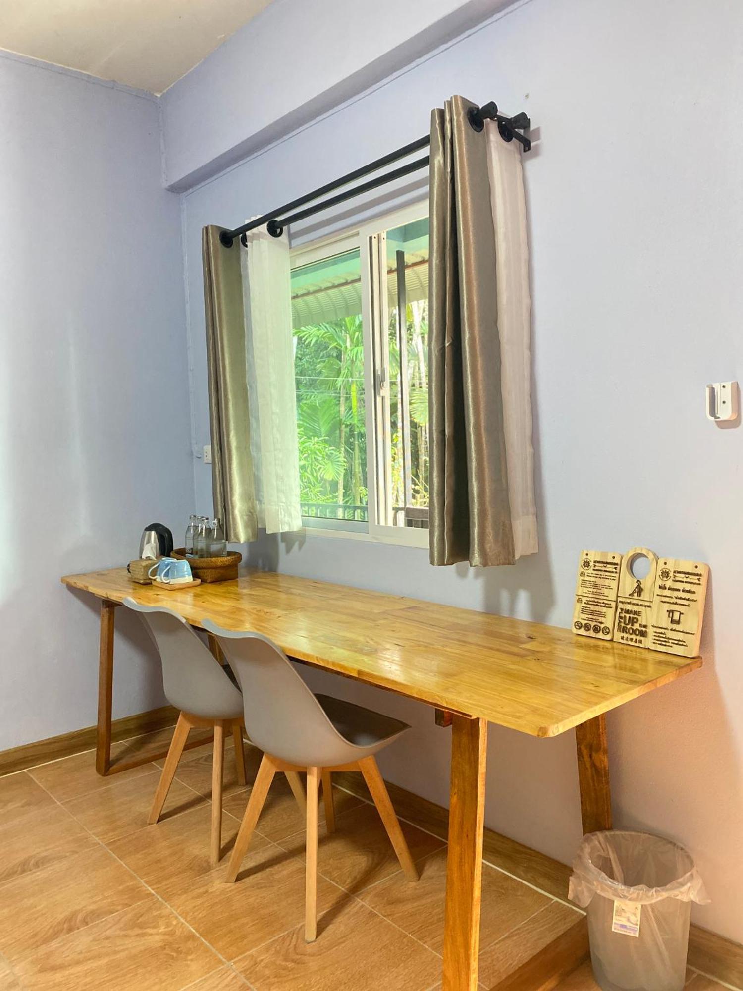 Makorn Nonkleng * Koh Samui