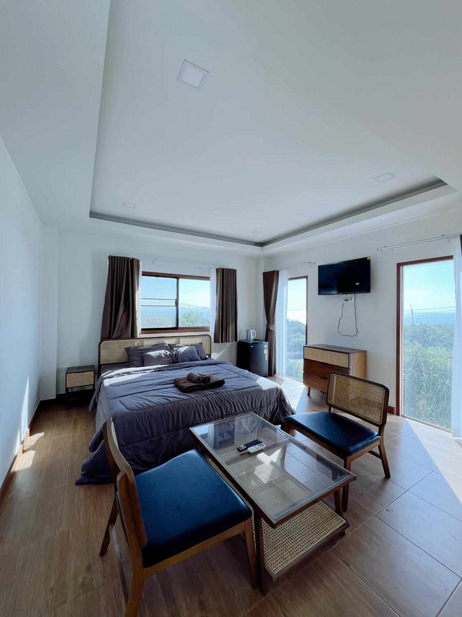 Deep Mountain View Villa