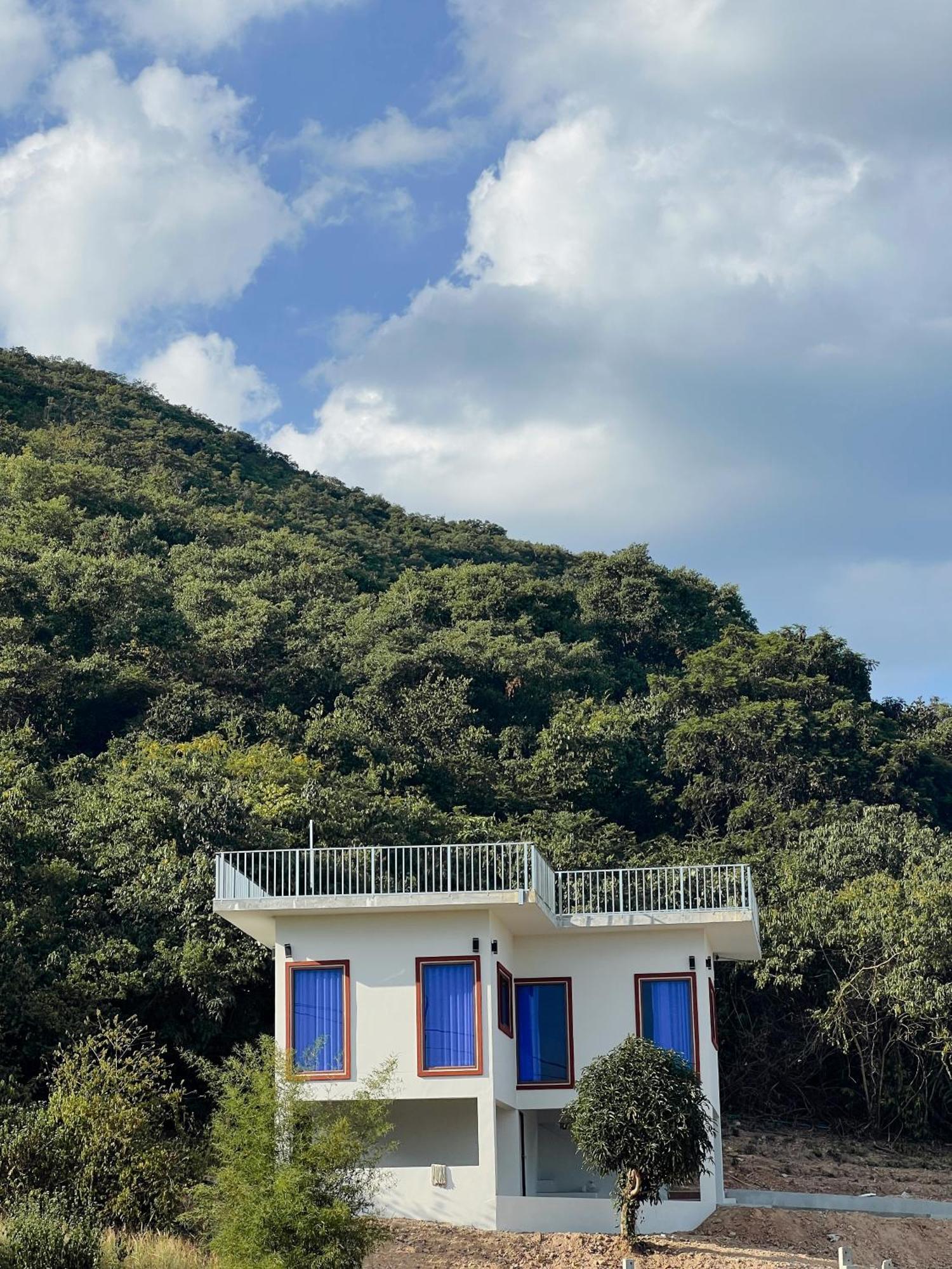 Deep Mountain View Villa