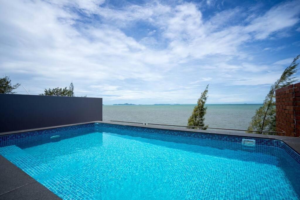 Marbella Beachfront Pattaya 3br * Bang Lamung