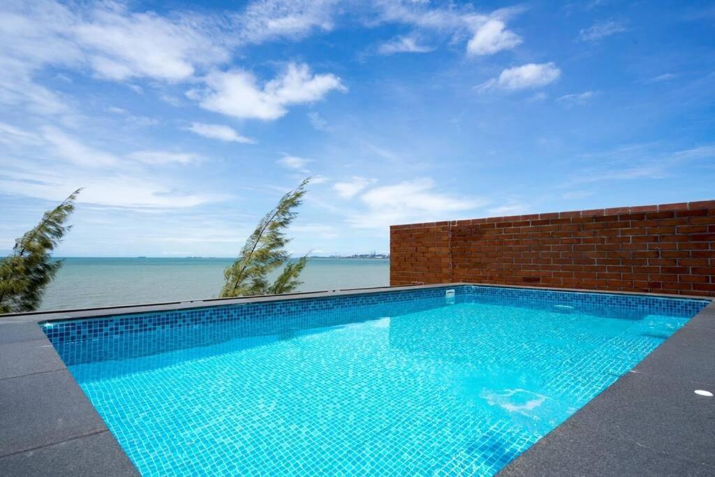 Marbella Beachfront Pattaya 3br Villa