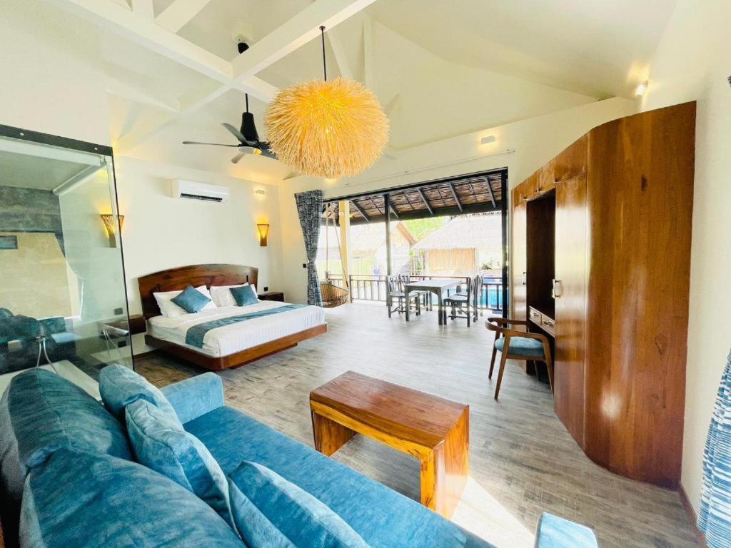 Resort Absolute Beachfront Baan Tai