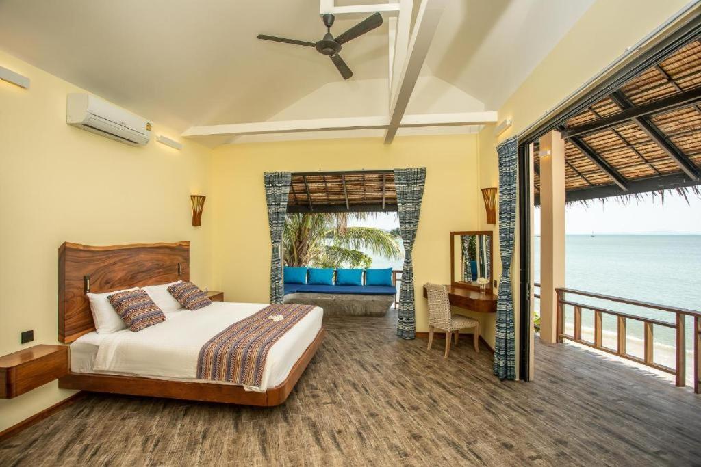Absolute Beachfront Baan Tai