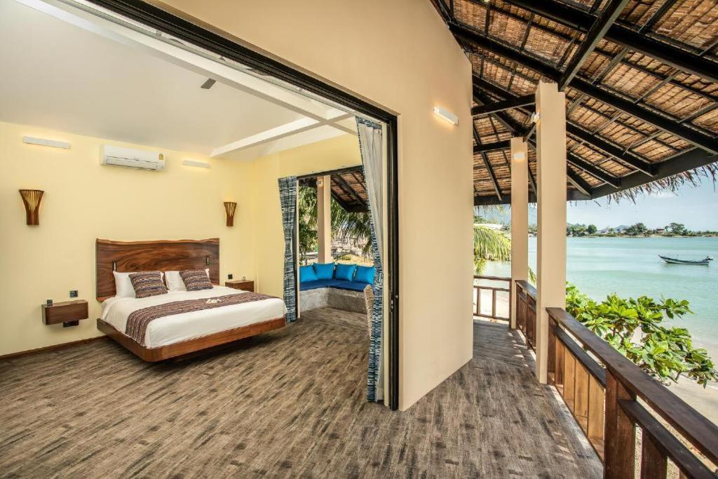 Absolute Beachfront 4*