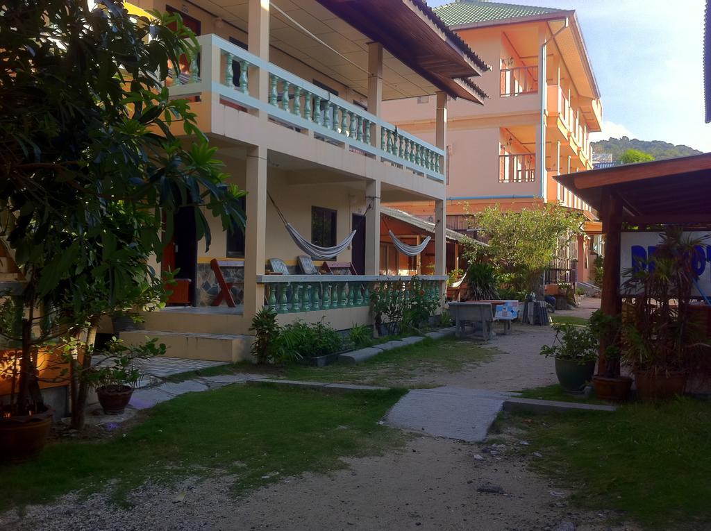 Black & White Resort