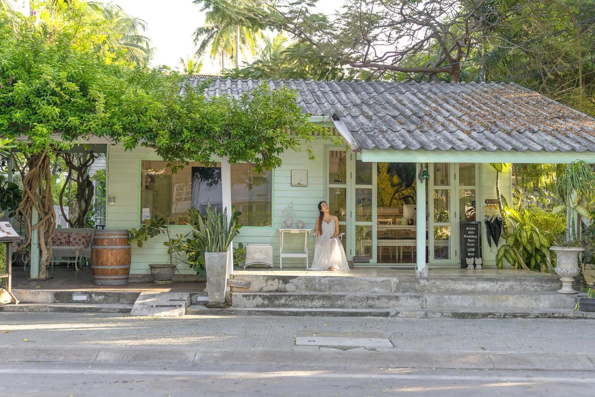 Resort Gallery Boutique HHQ