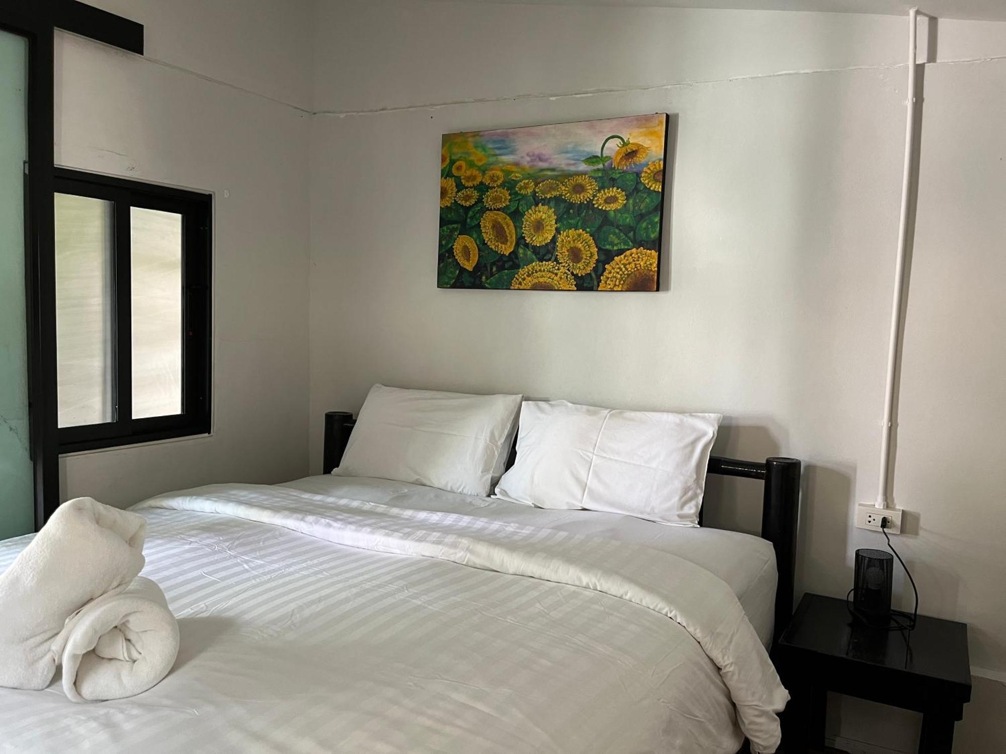 Namthip Homebeach Lodge