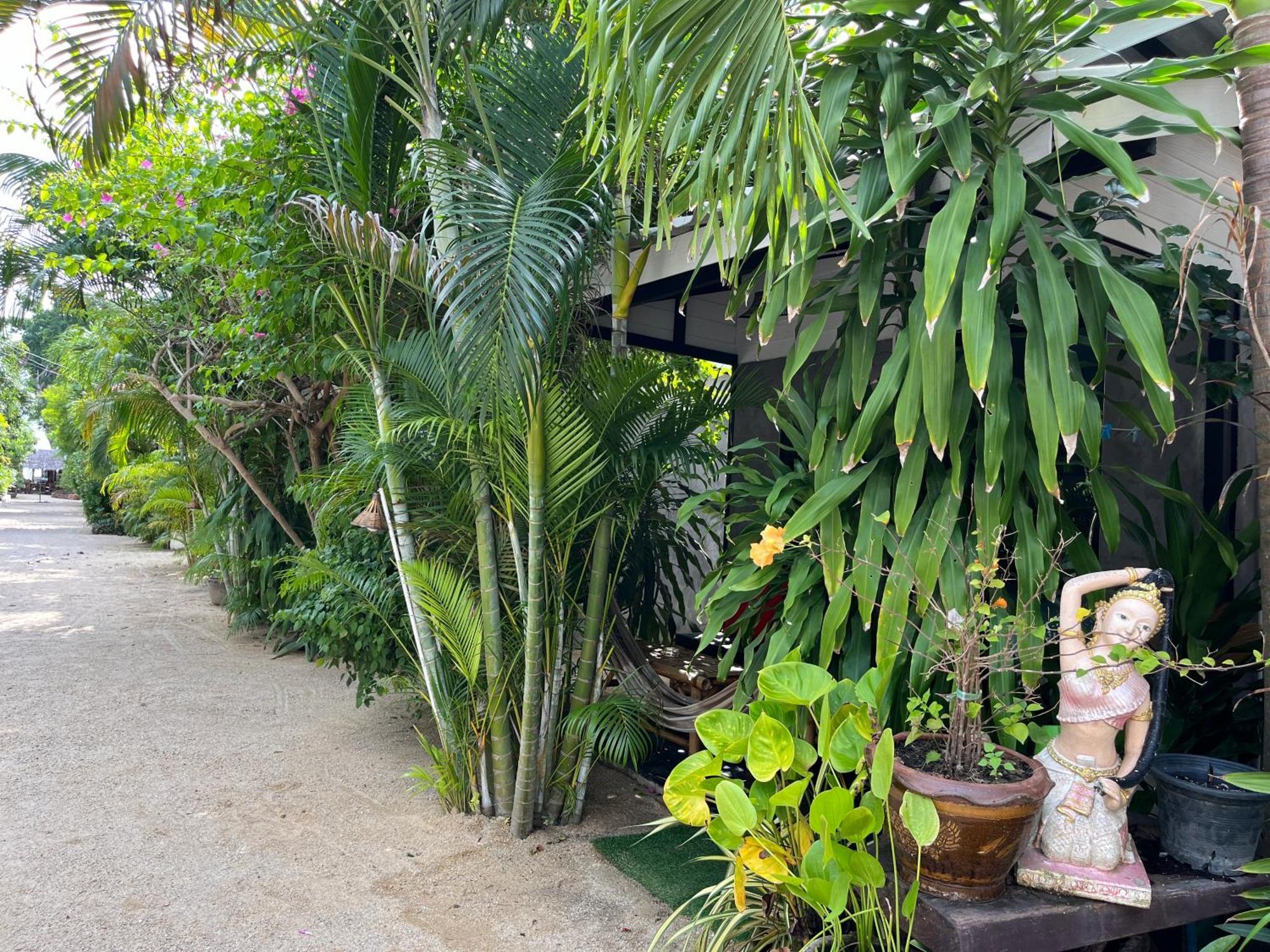 Namthip Homebeach Lodge