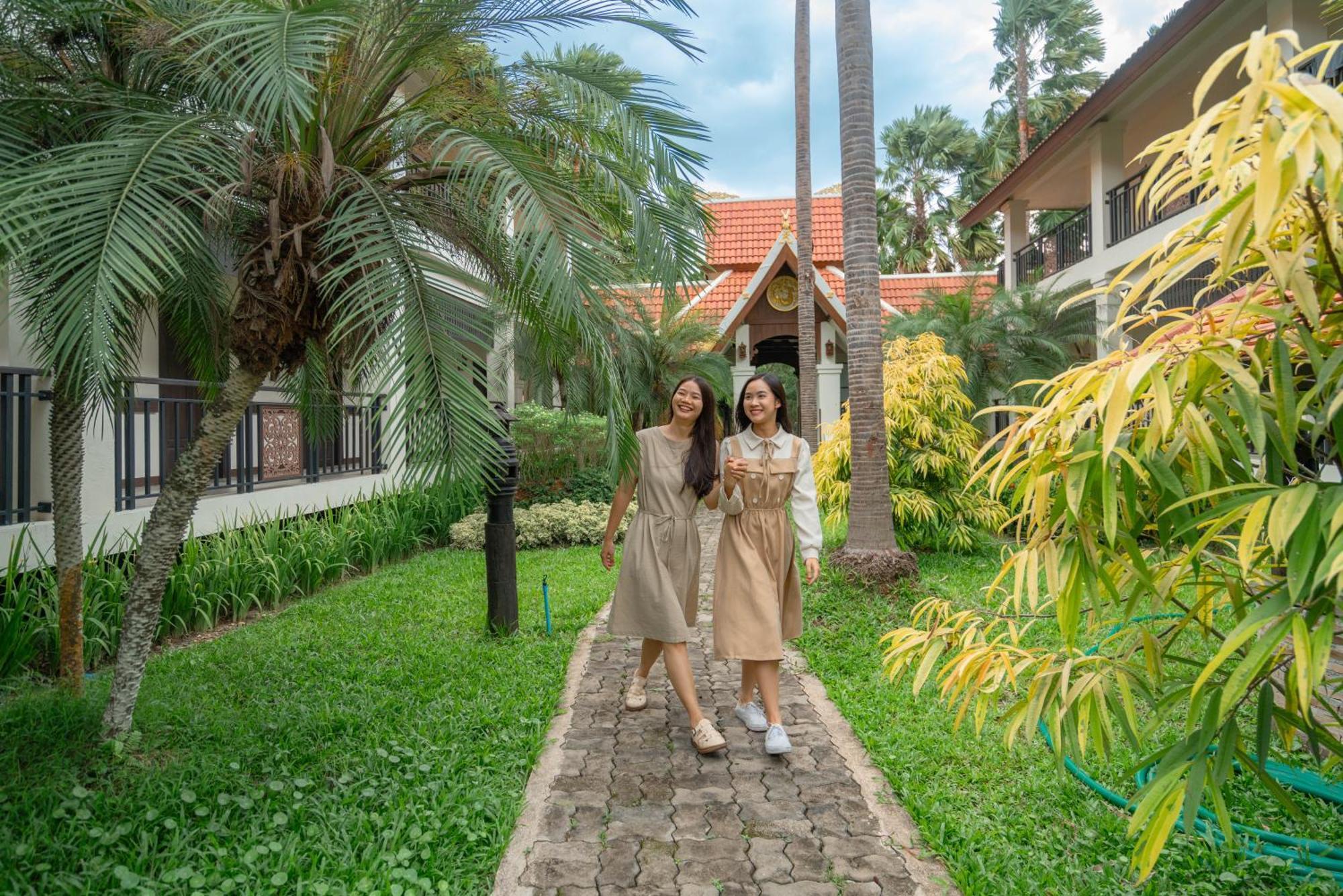 Horizon Village & Resort