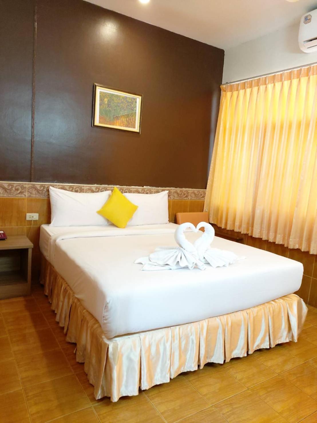 Suriwong Hotel 3*