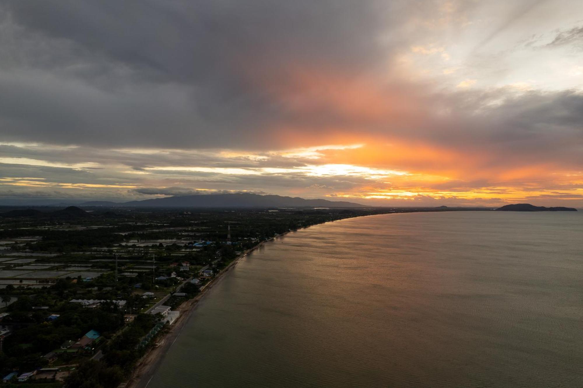 Resort Baan Faa Talaychan Chao Lao Beach