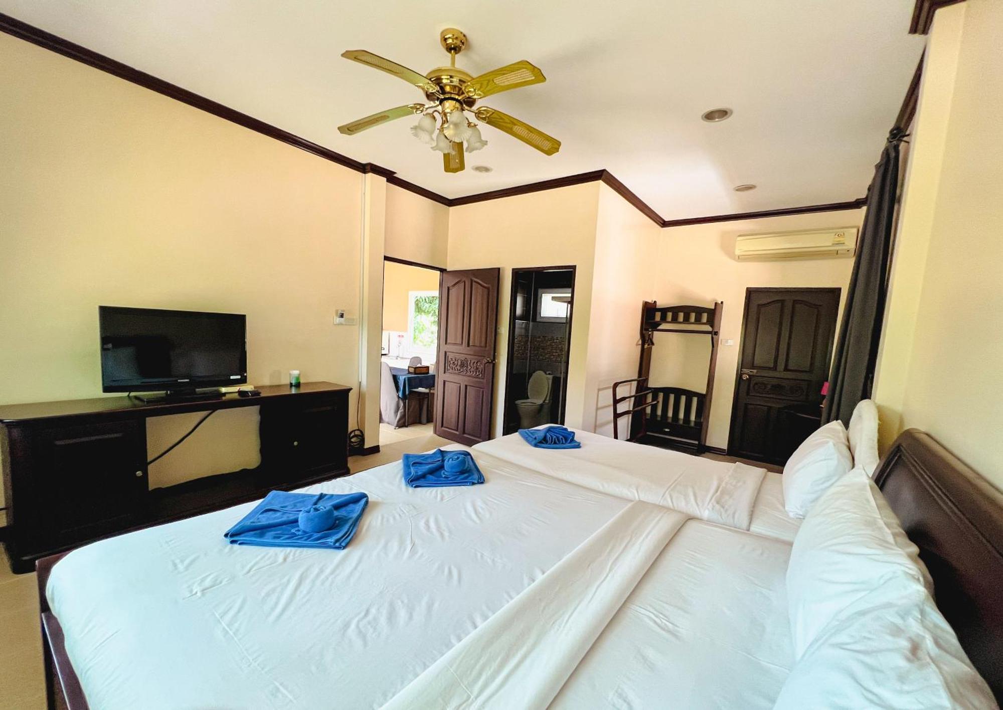 Baan Faa Talaychan Chao Lao Beach