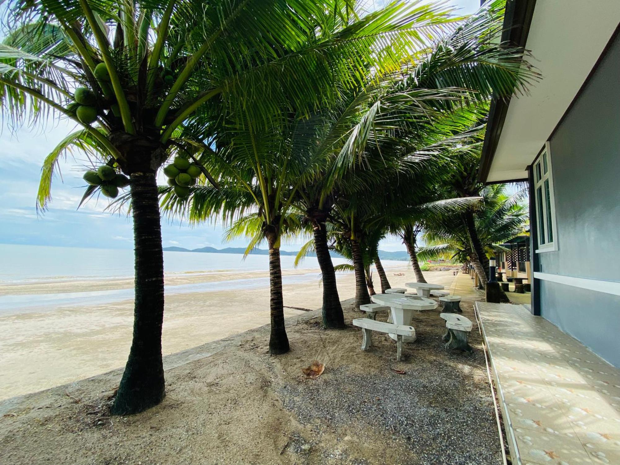 Baan Faa Talaychan Resort Chao Lao Beach