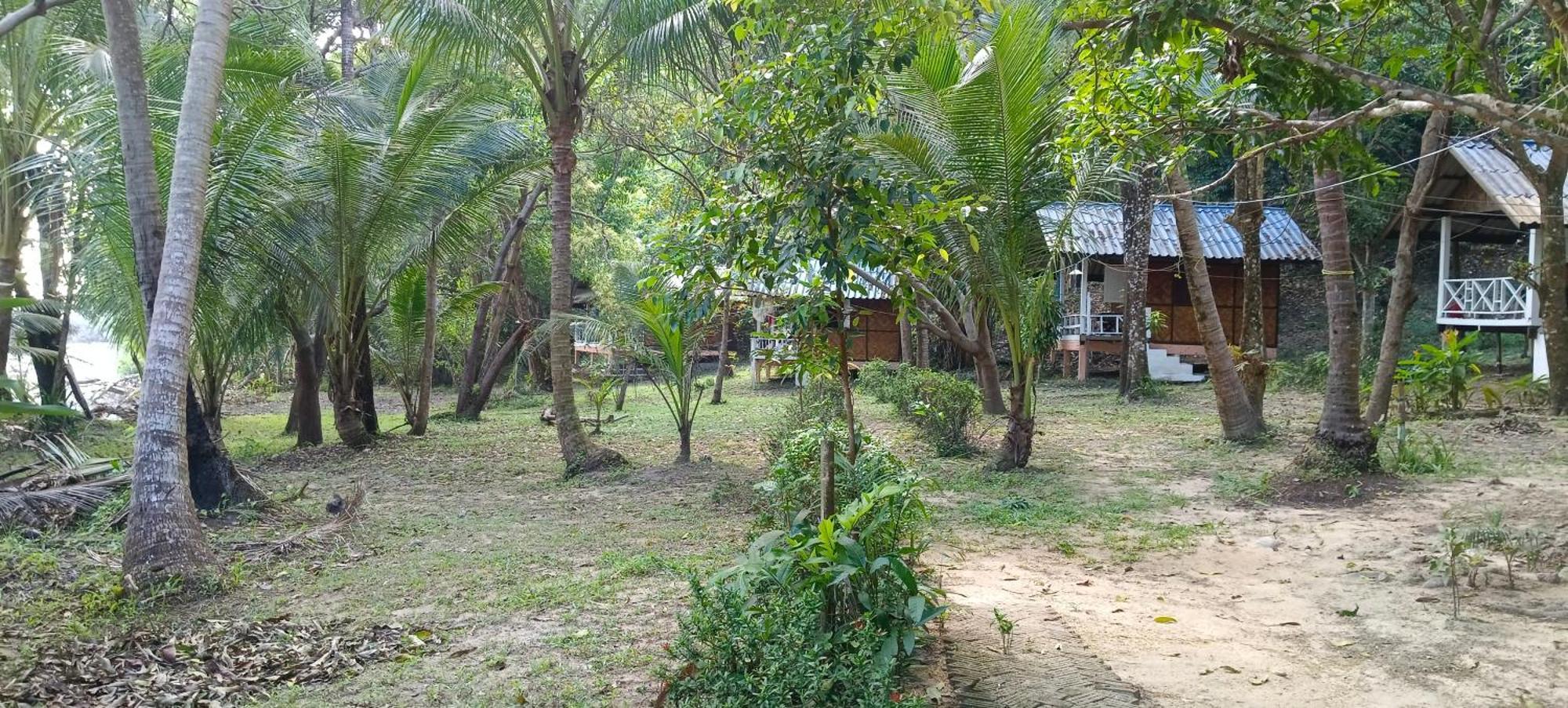Baan Suan Kayoo 1 Long Aow Yai * Koh Phayam
