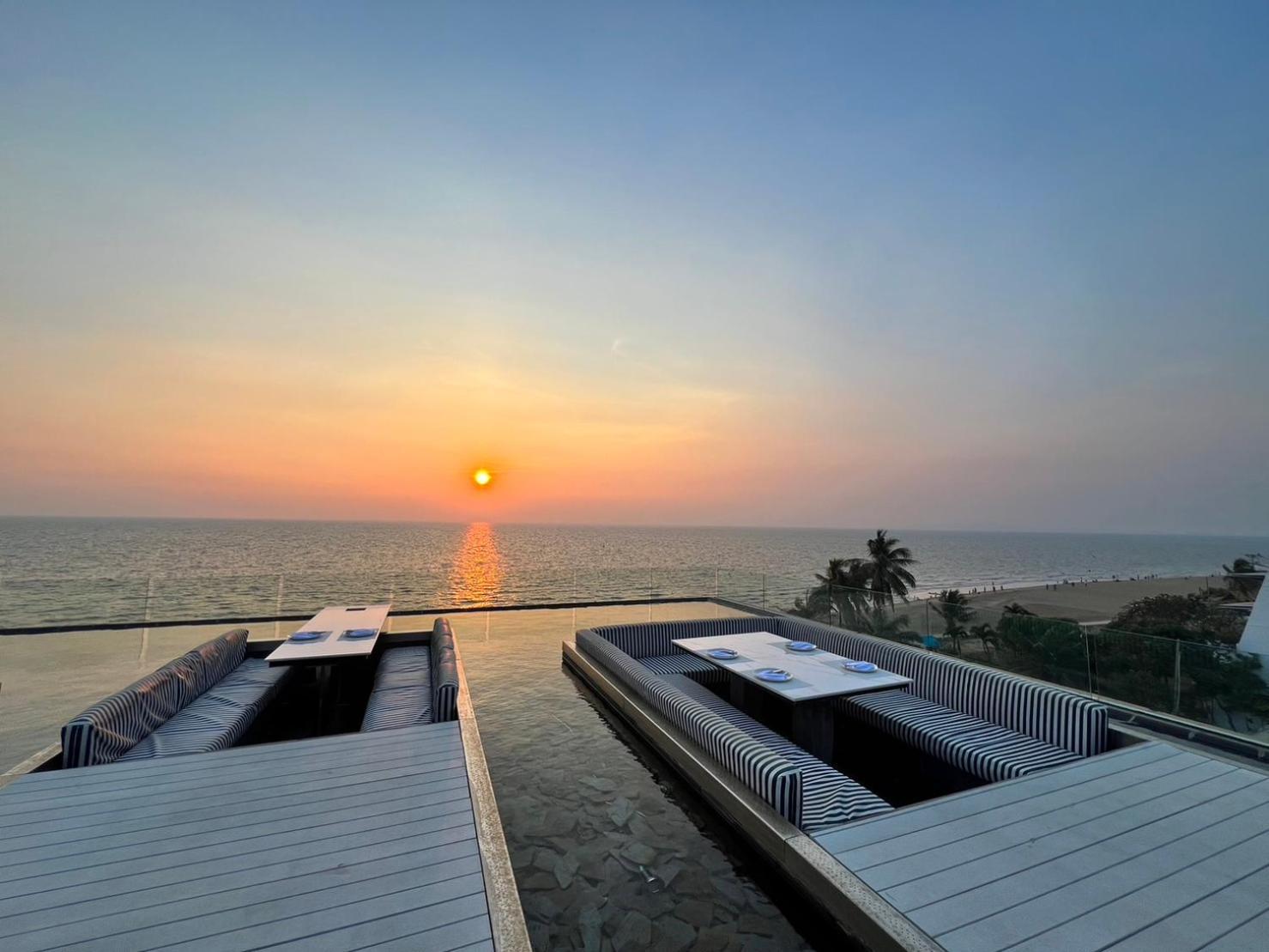 Veranda Sea View By Thita *