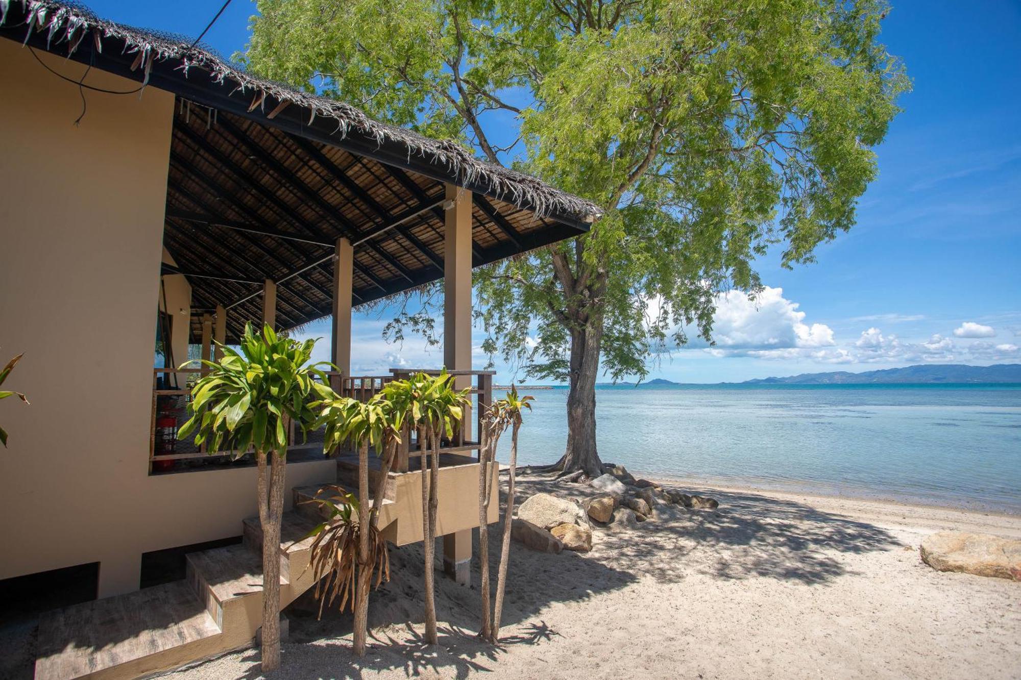 Resort Absolute Beachfront 4*